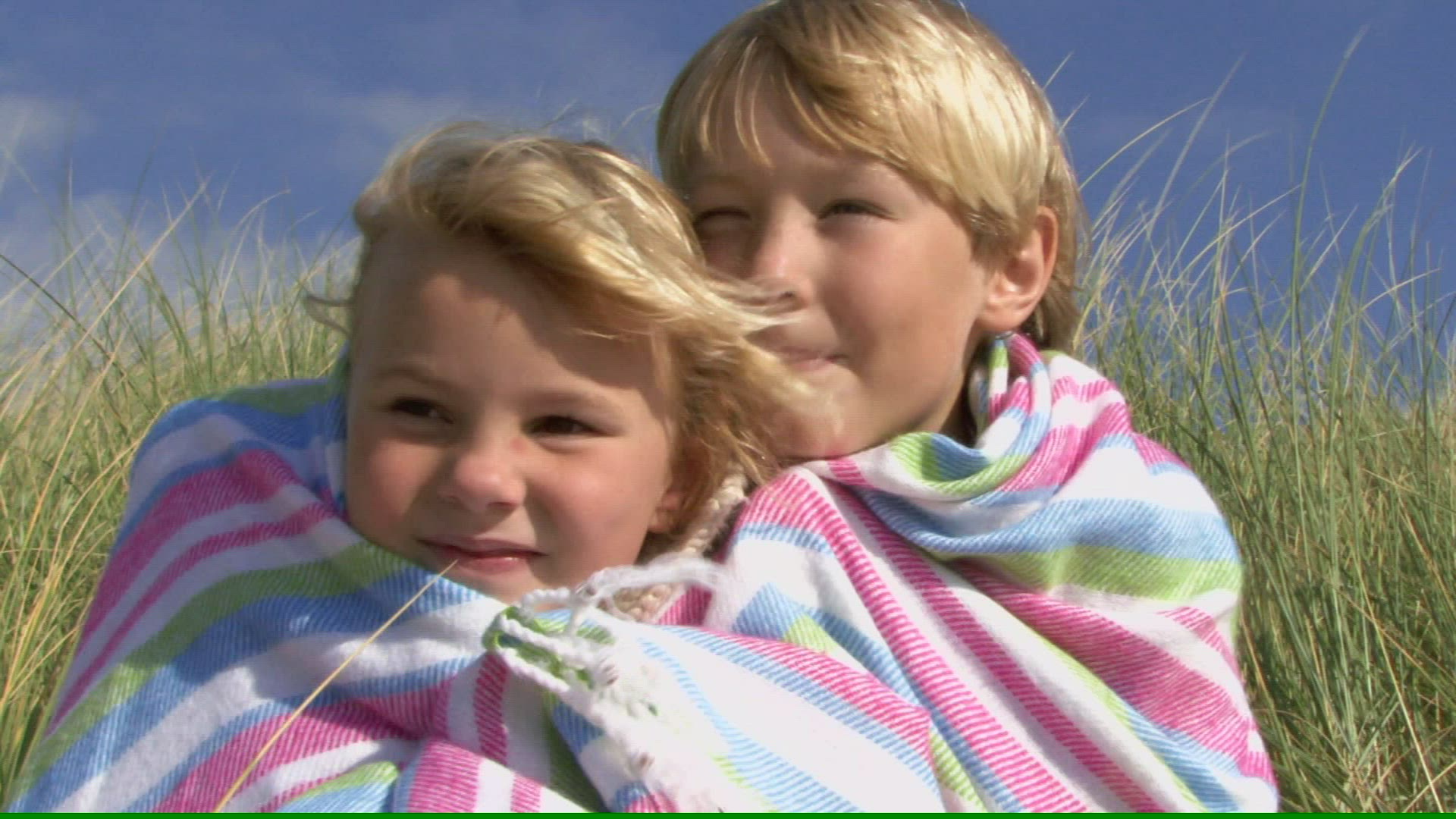 463478711 / Siblings / Beach / Savouring