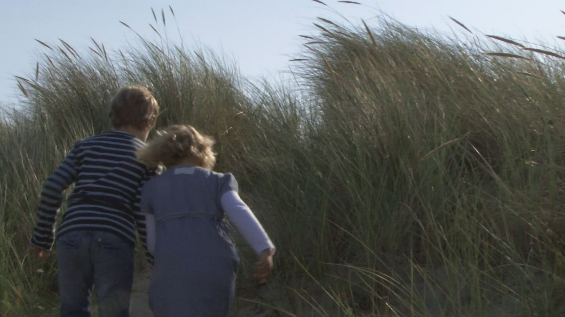 158671375 / Siblings / Beach / Savouring