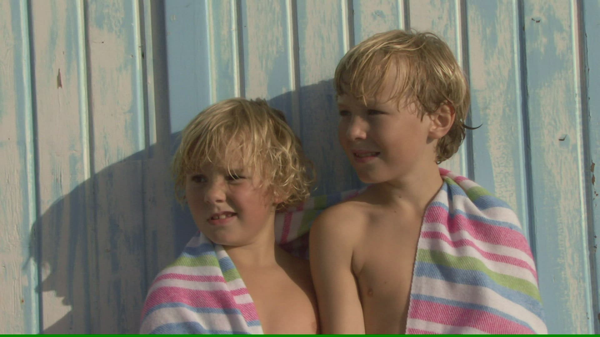 791376301 / Siblings / Beach / Savouring