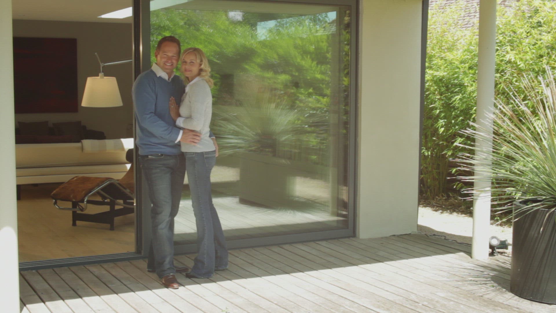 727011863 / Couple / Real Estate Agent / Home Ownership