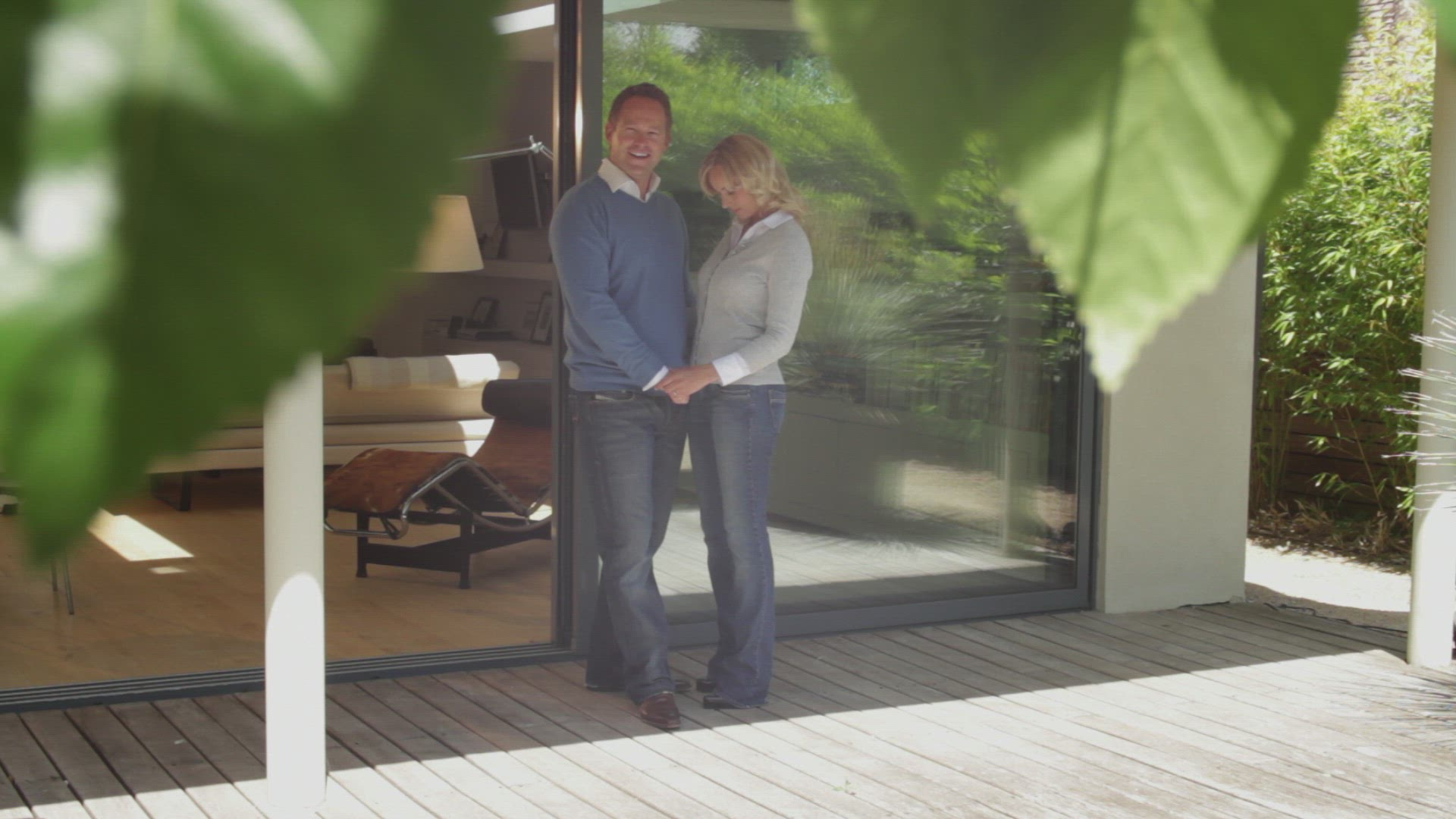 704839052 / Couple / Real Estate Agent / Home Ownership