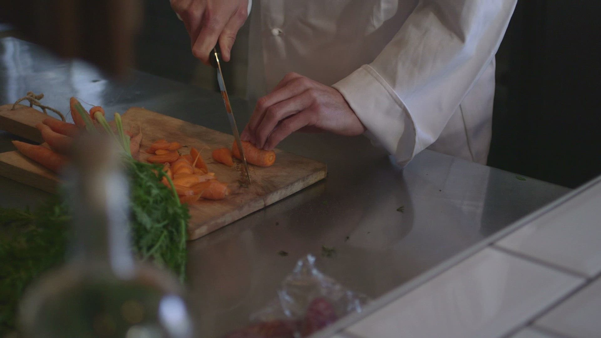 387832789 / Cook / Carrot / Mincing