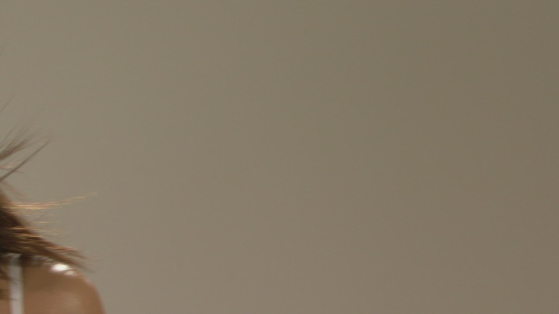 806534157 / Woman / Brown-Haired