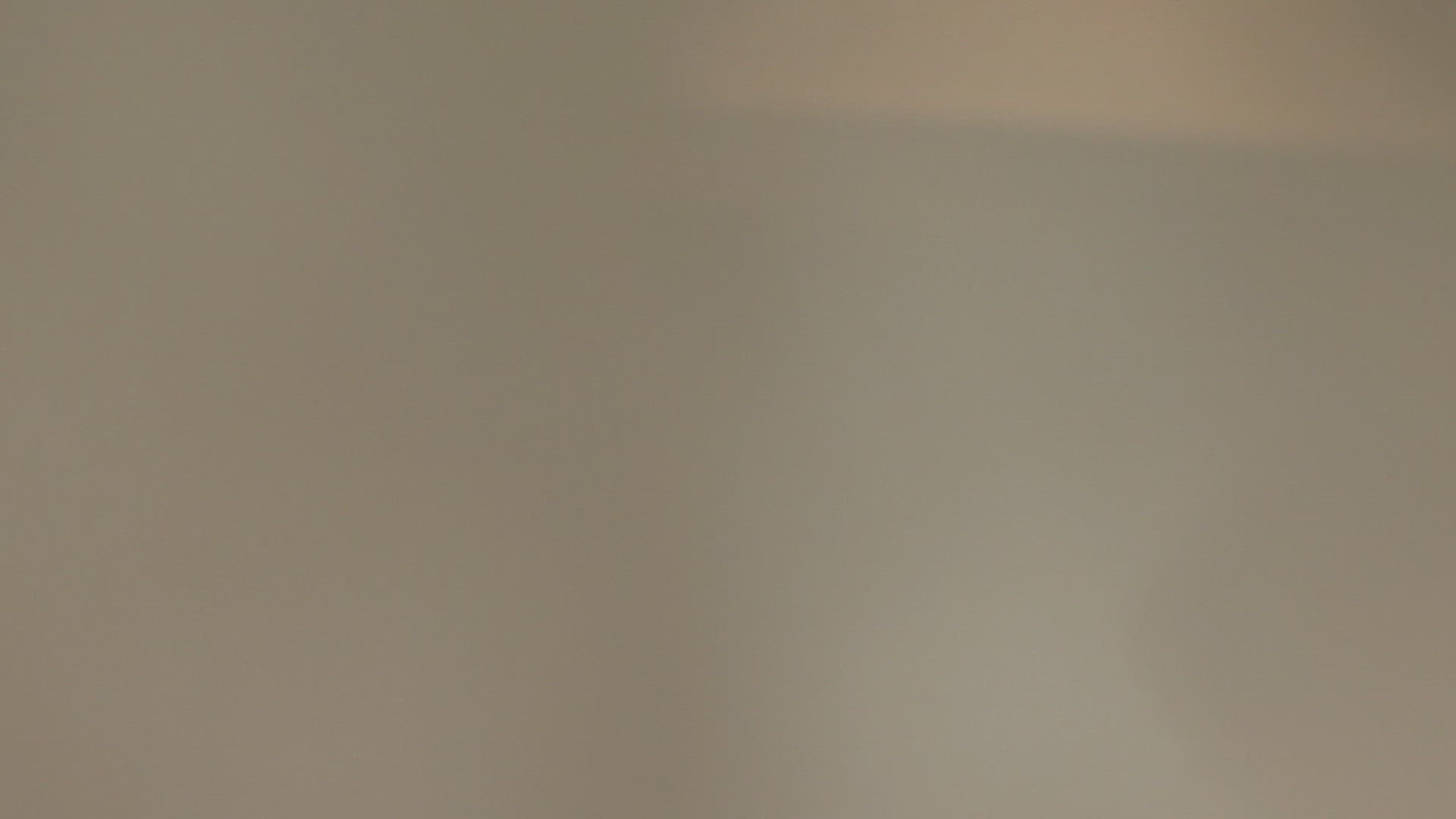 446925320 / Woman / Brown-Haired