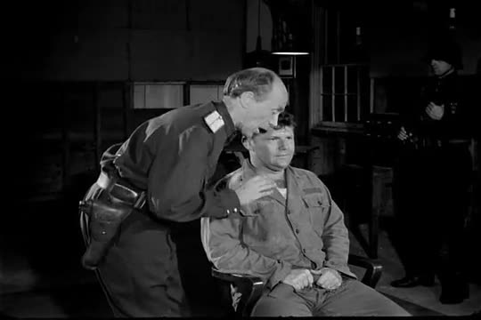 Explains the principle of 'keeping faith' with fellow prisoners when captured by the enemy.