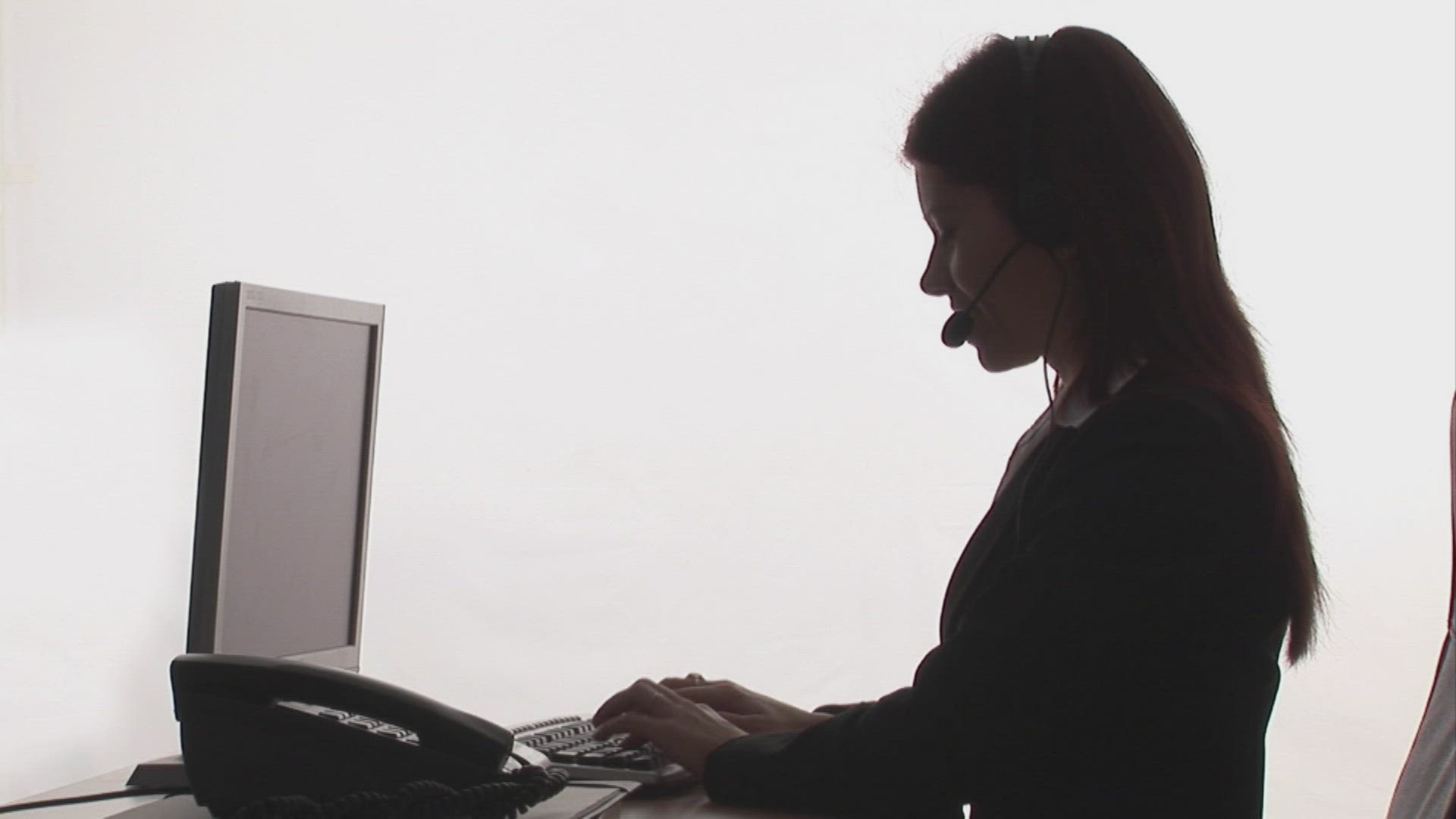 404067923 / Employee / Hotline / Explaining