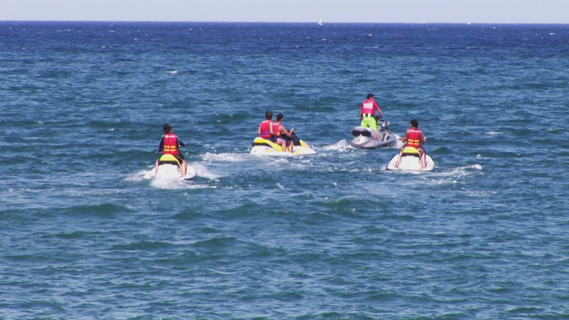 796166013 / Family / Water Sports / Jet Ski