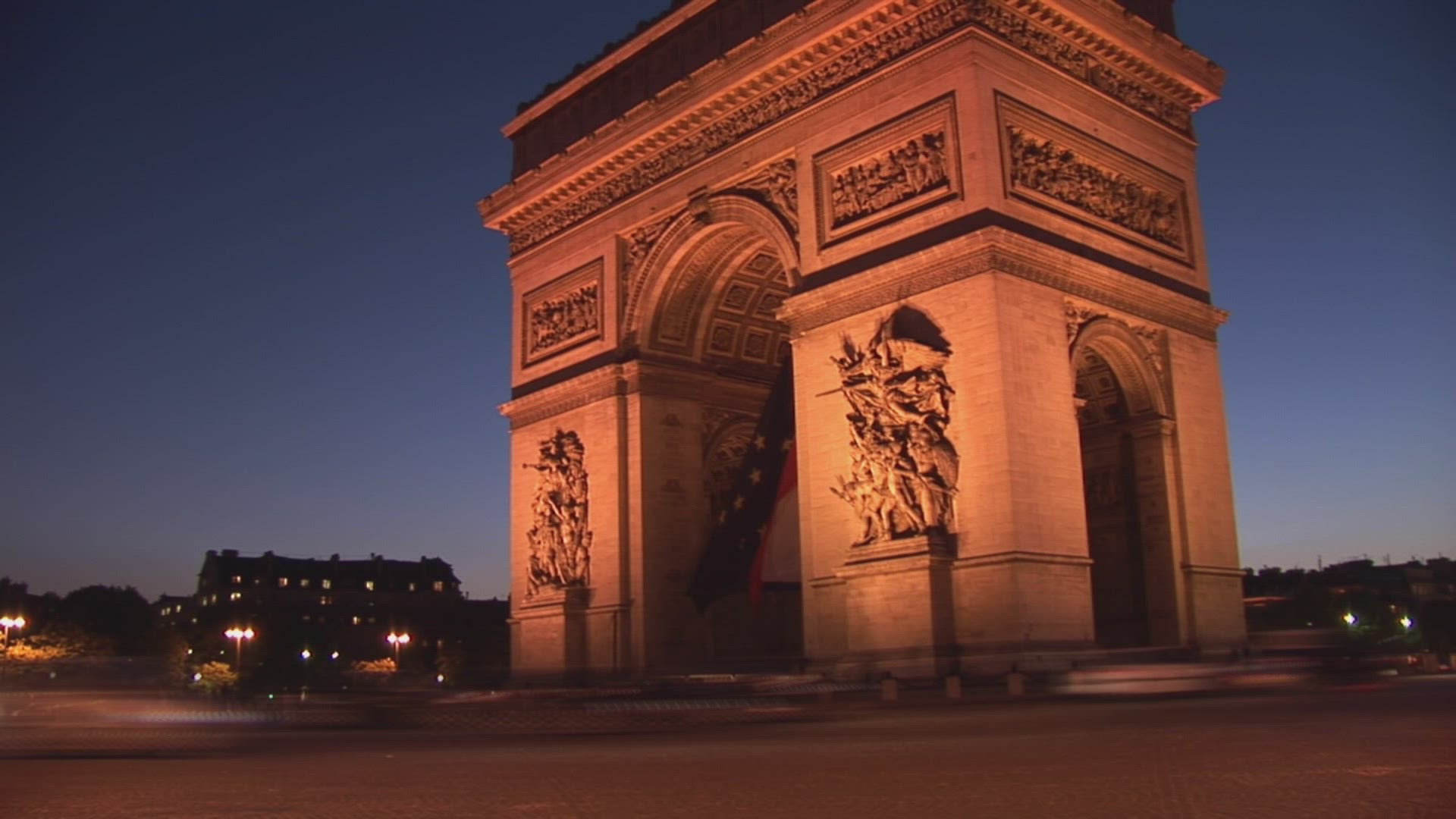 411135681 / Triumphal Arch / Paris / Timelapse