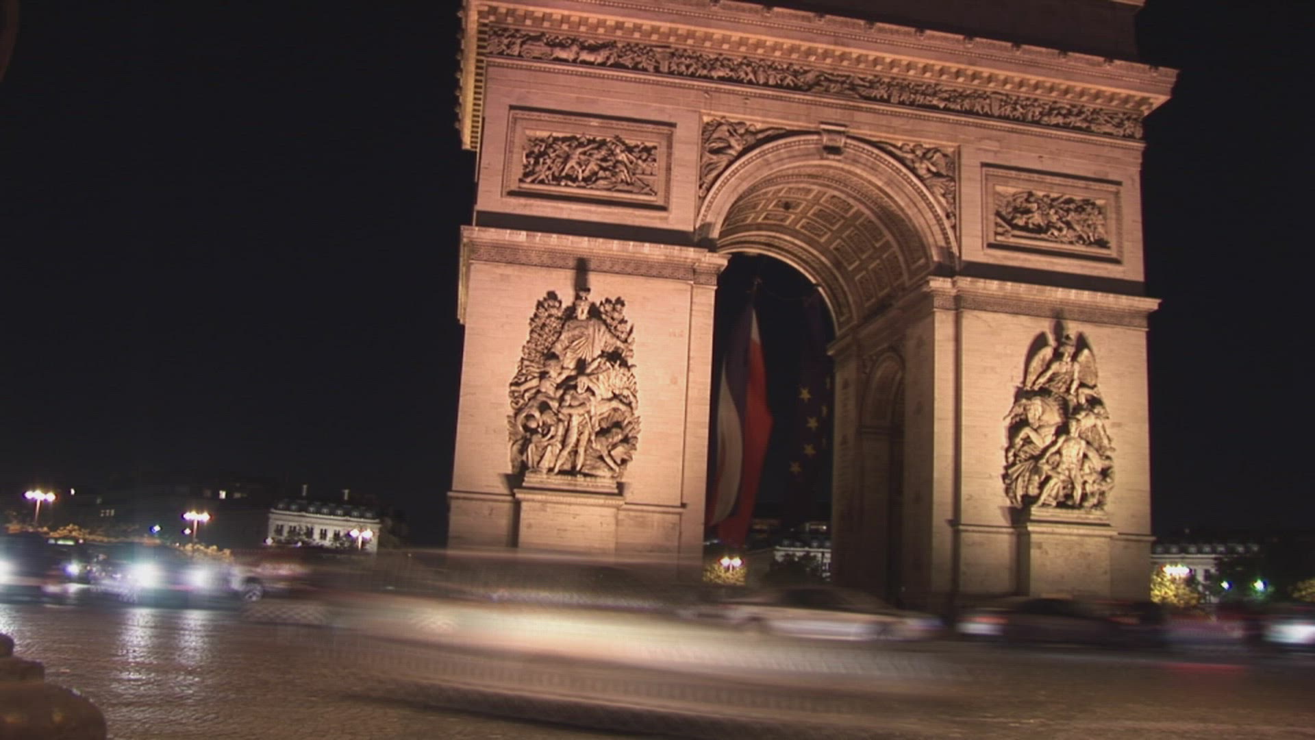 366821535 / Triumphal Arch / Paris / Timelapse