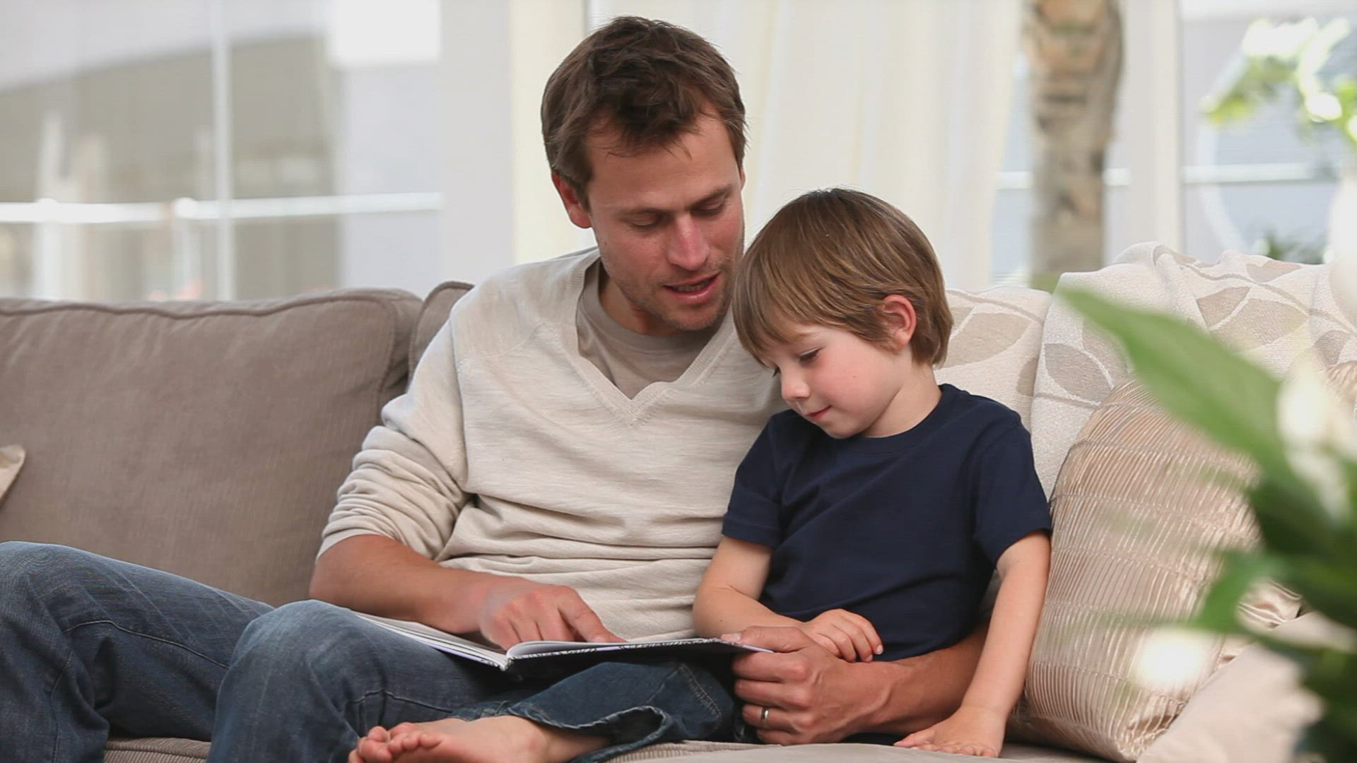 811364271 / Family / Togetherness / Living Room