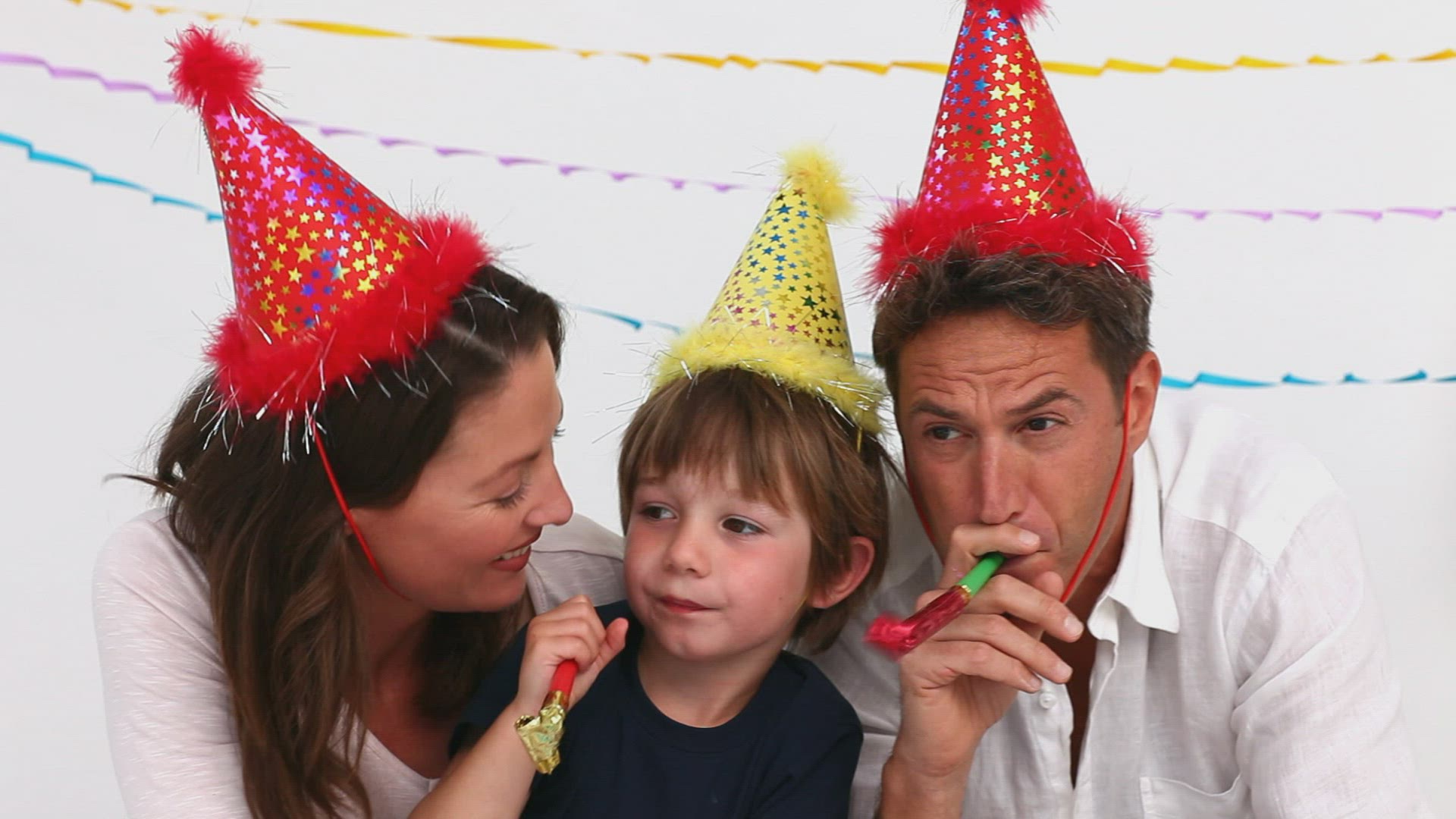 129090156 / Family / Birthday / Partying