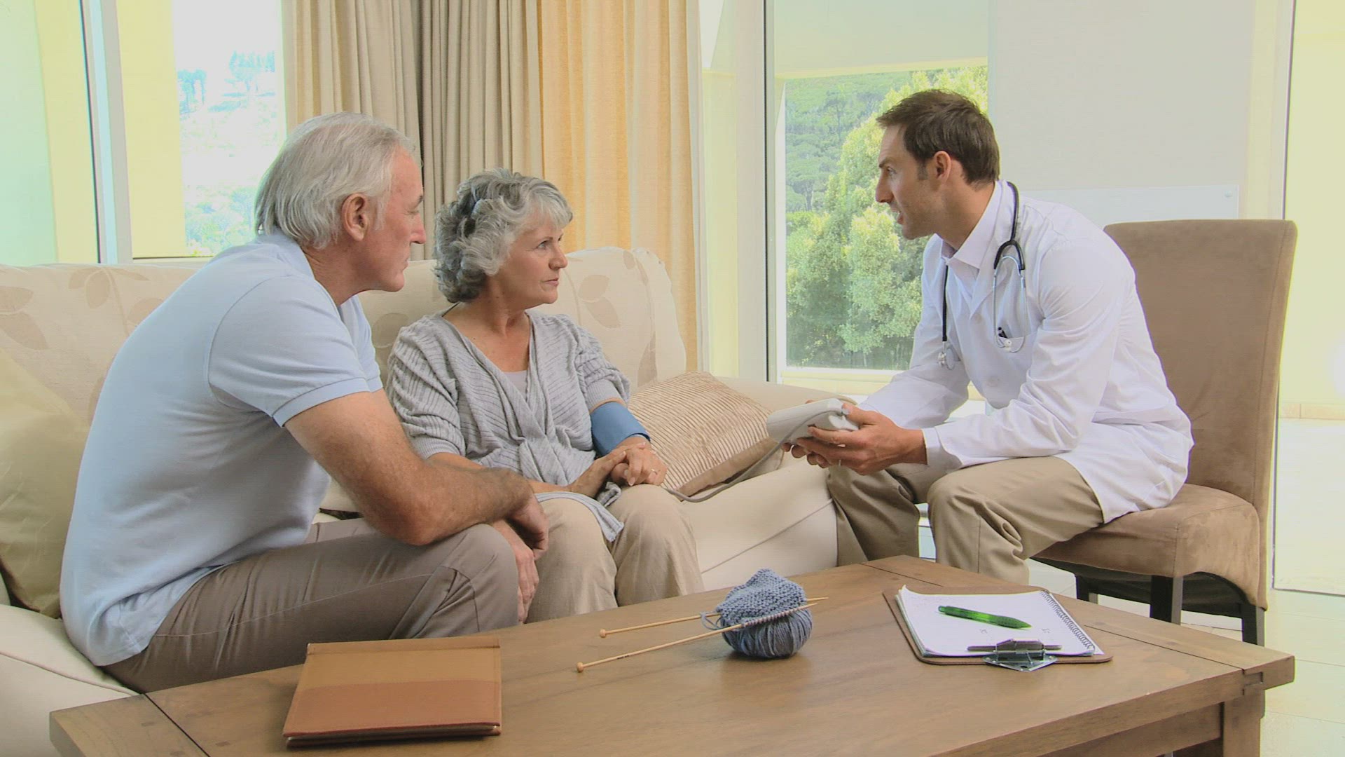 823795263 / Couple / Doctor / Medical Consultation / Seniors