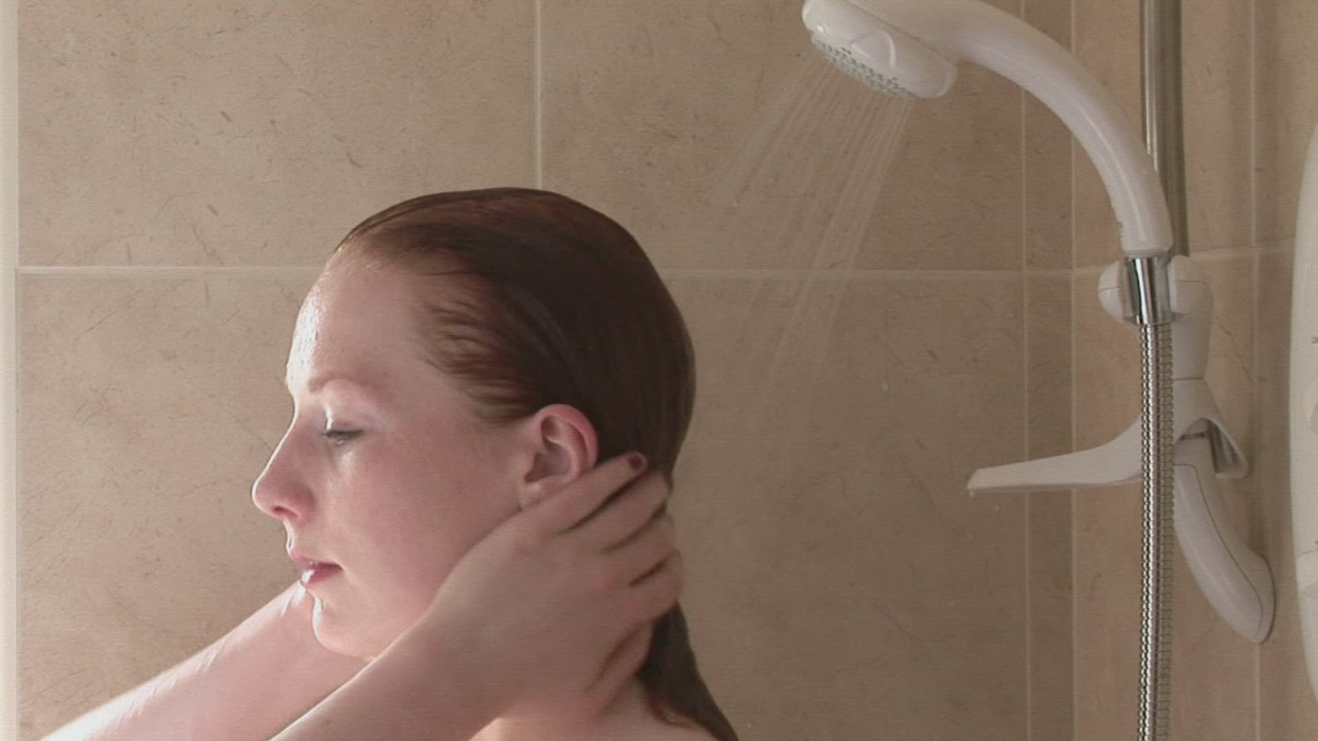 481533710 / Woman / Showering / Hygiene 481533710 / Woman / Showering / Hygiene