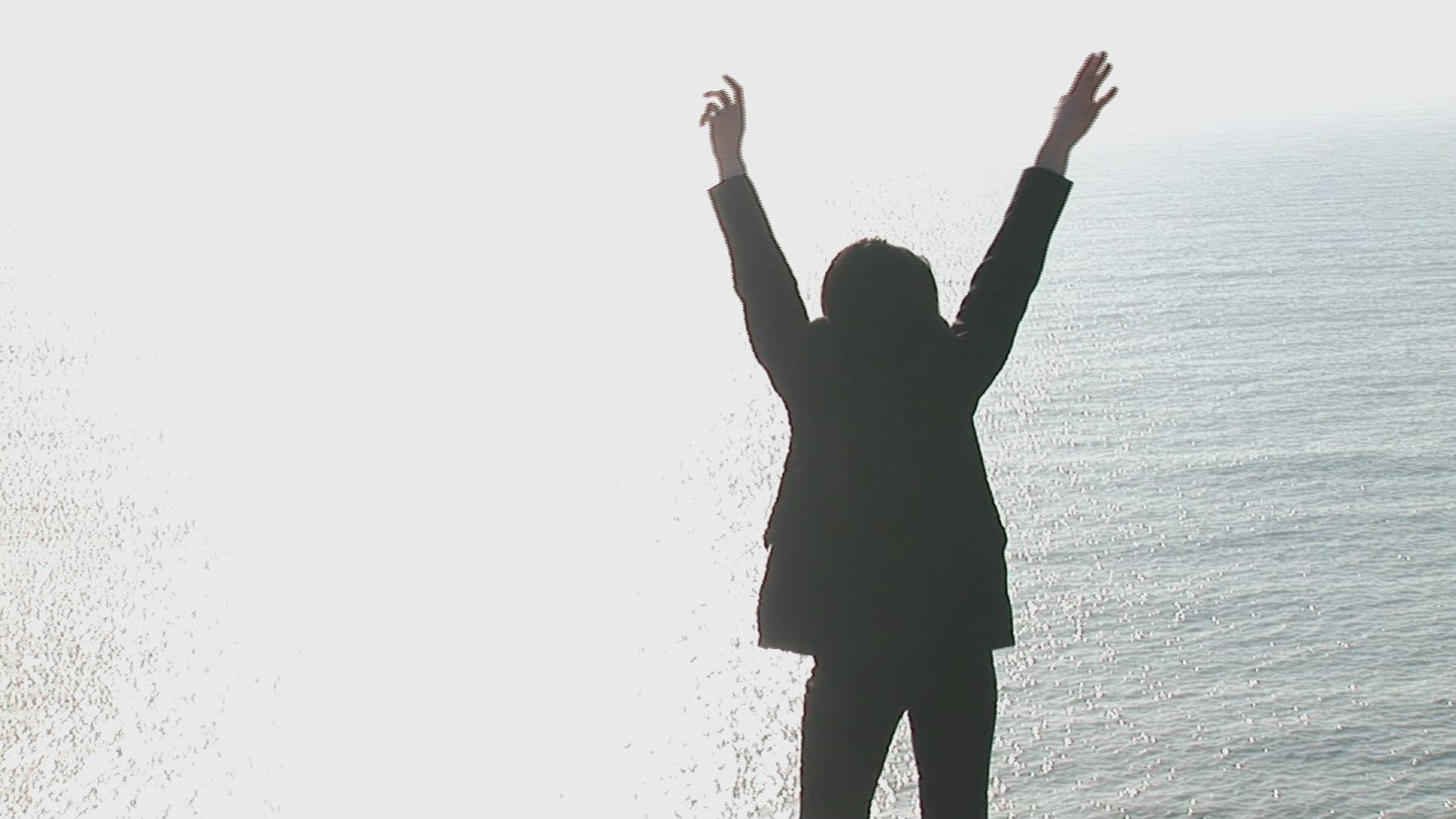 842461420 / Woman / Vitality / Seascape