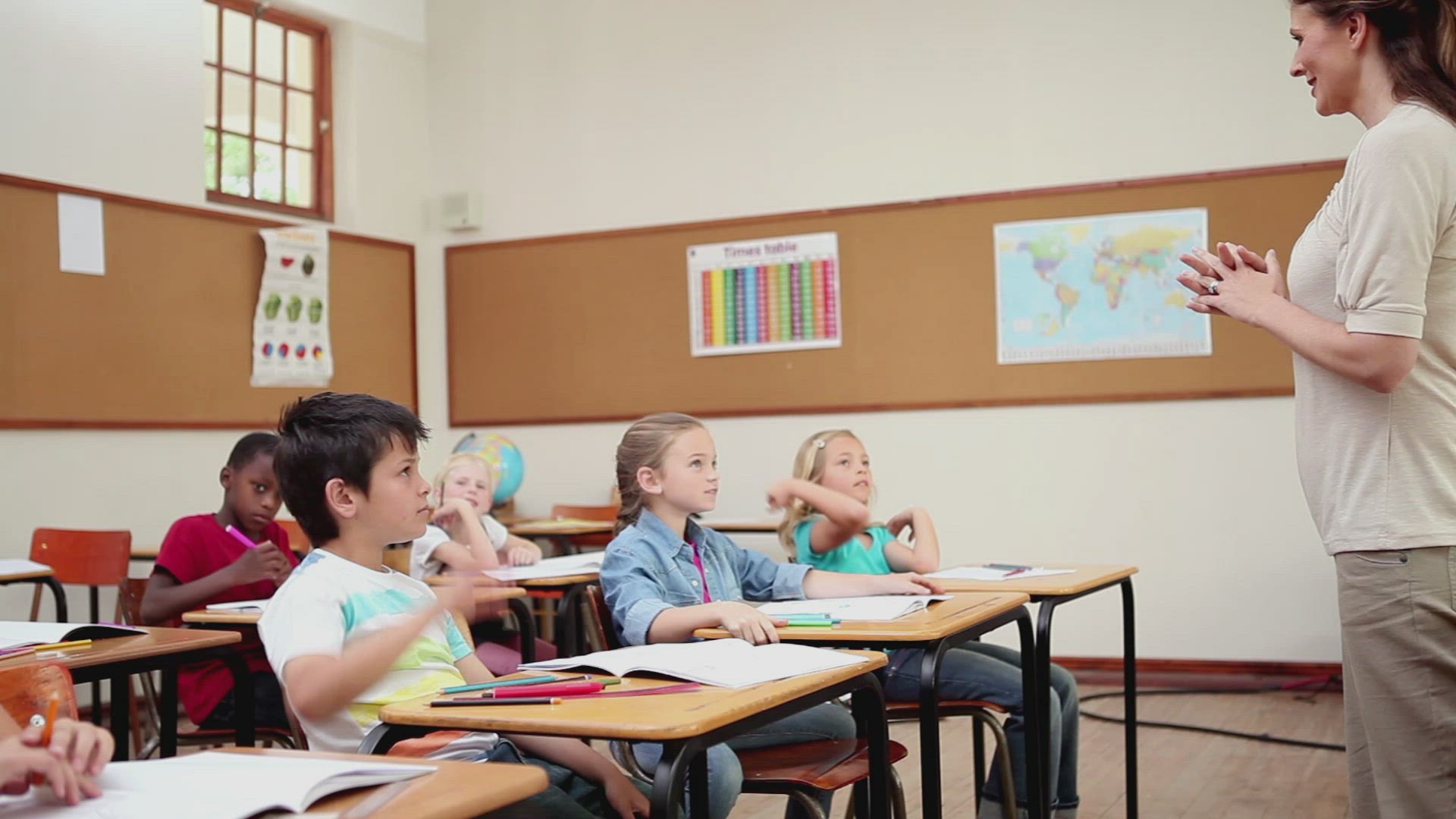 908680097 / School Child / Class / Classroom
