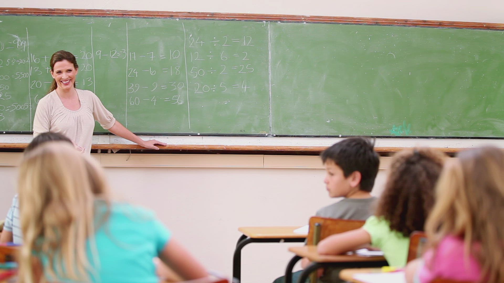 117463566 / School Child / Class / Classroom