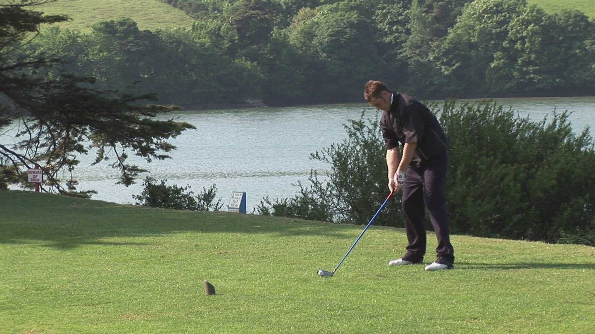 303841197 / Golf Player / Golf Course / Ireland