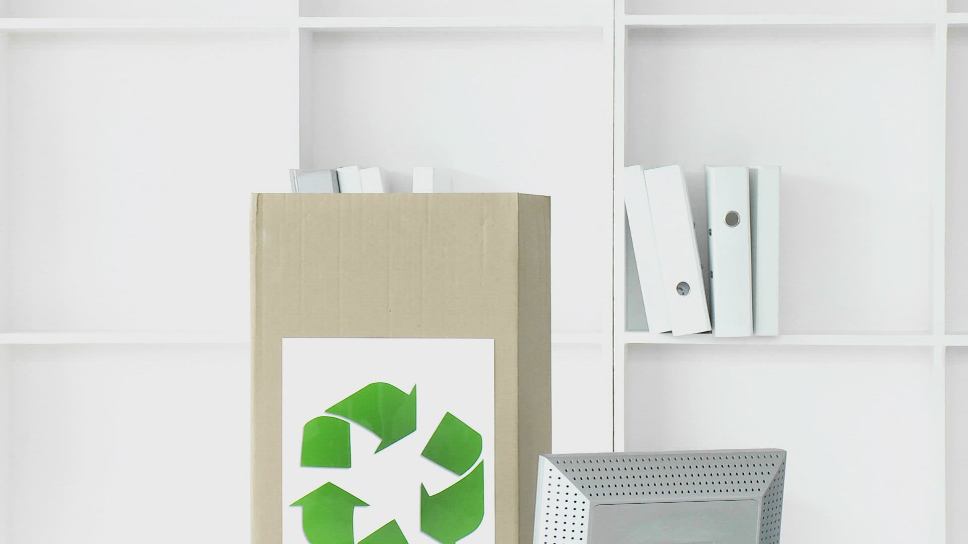 689248103 / People / Climate conscious / Recycling