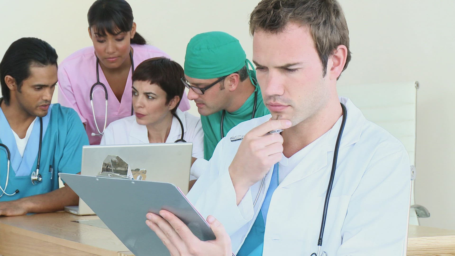 514027209 / Colleague / Meeting / Medical Profession