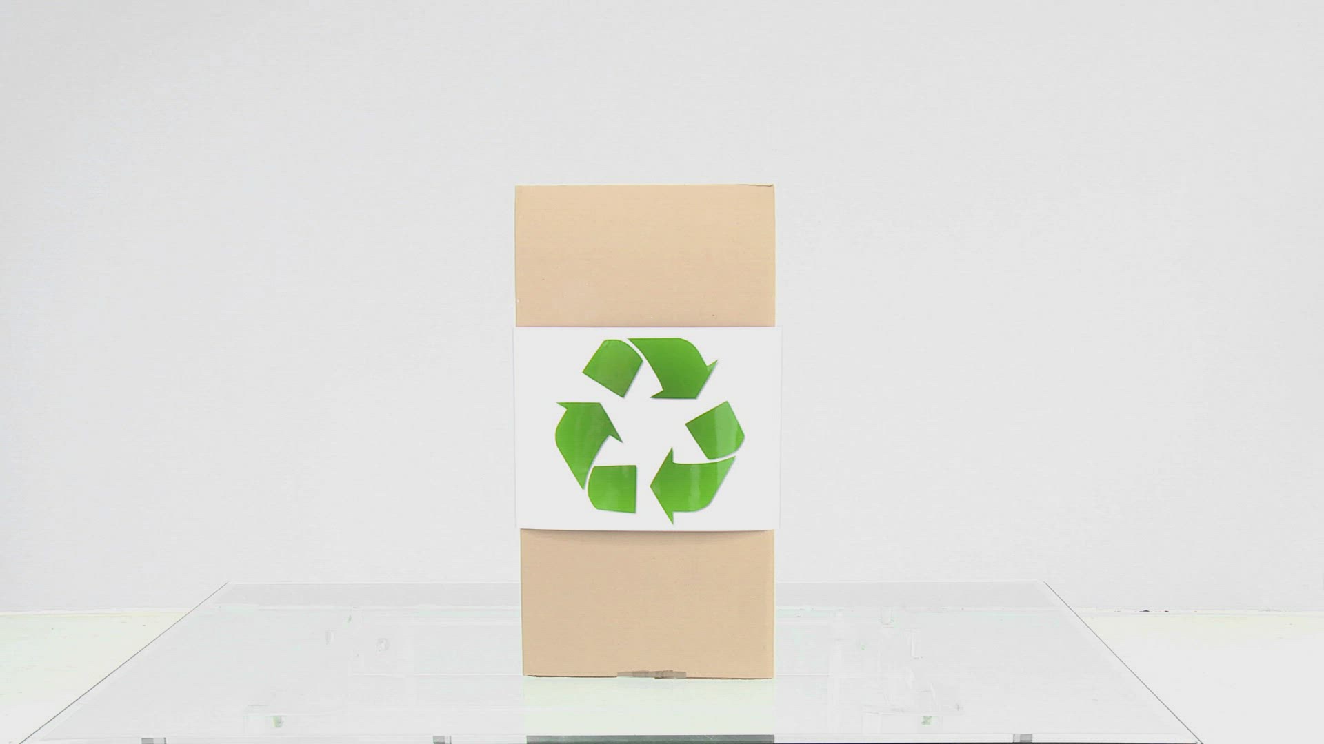 198460967 / People / Climate conscious / Recycling