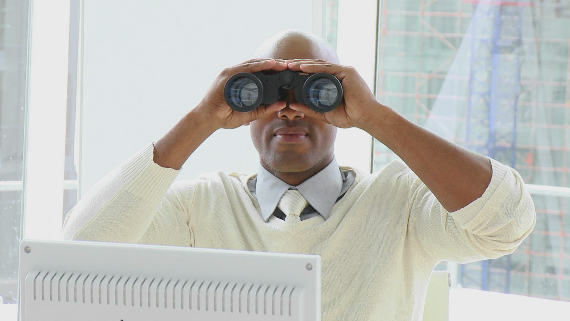 256897155 / Business People / Observing / Spyglass