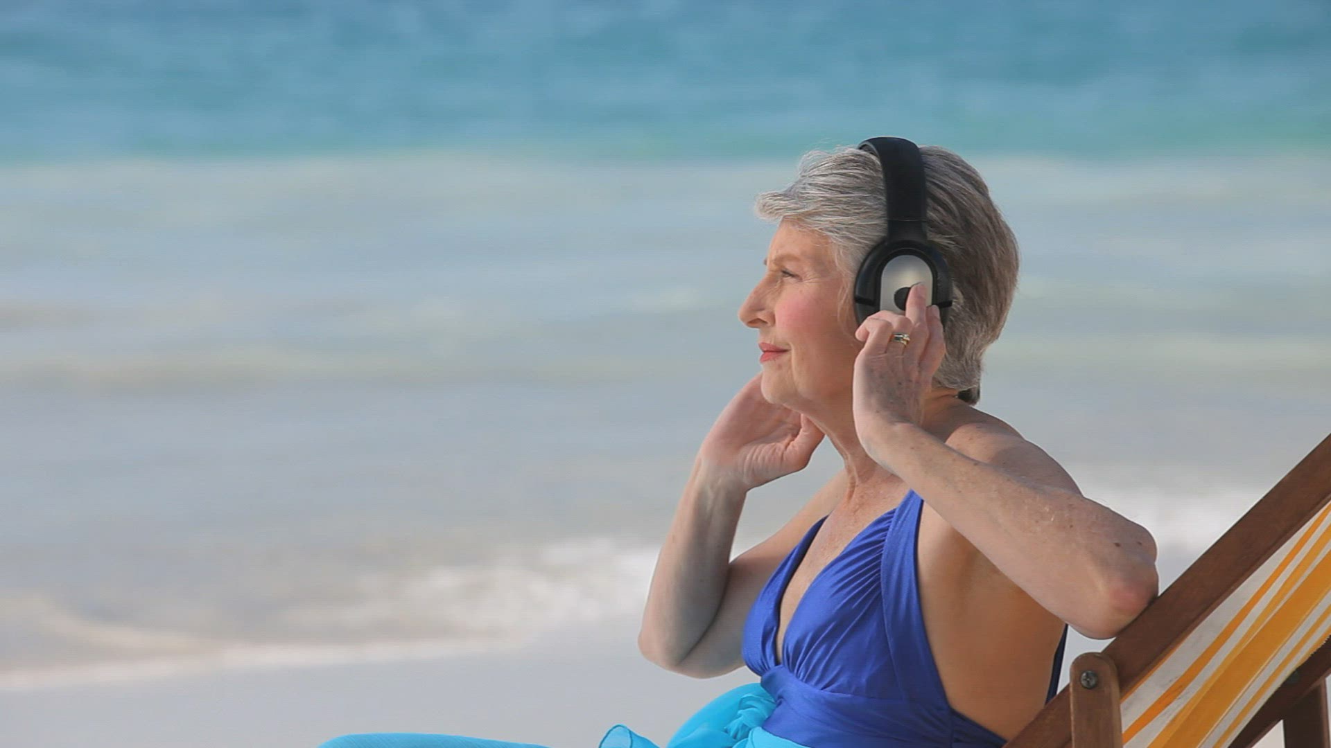 378586651 / Seniors / Savouring / Beach Holidays