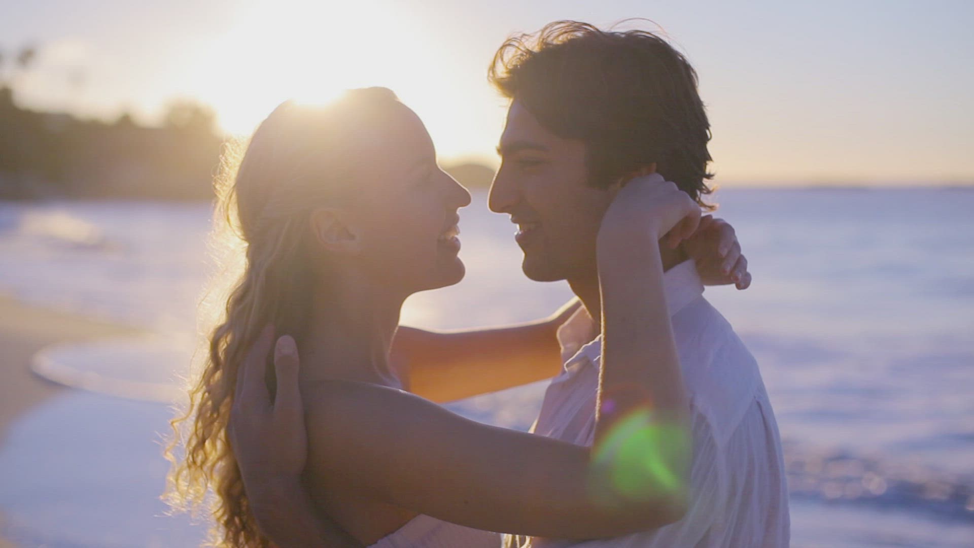 227032188 / Couple / Honeymoon / Beach