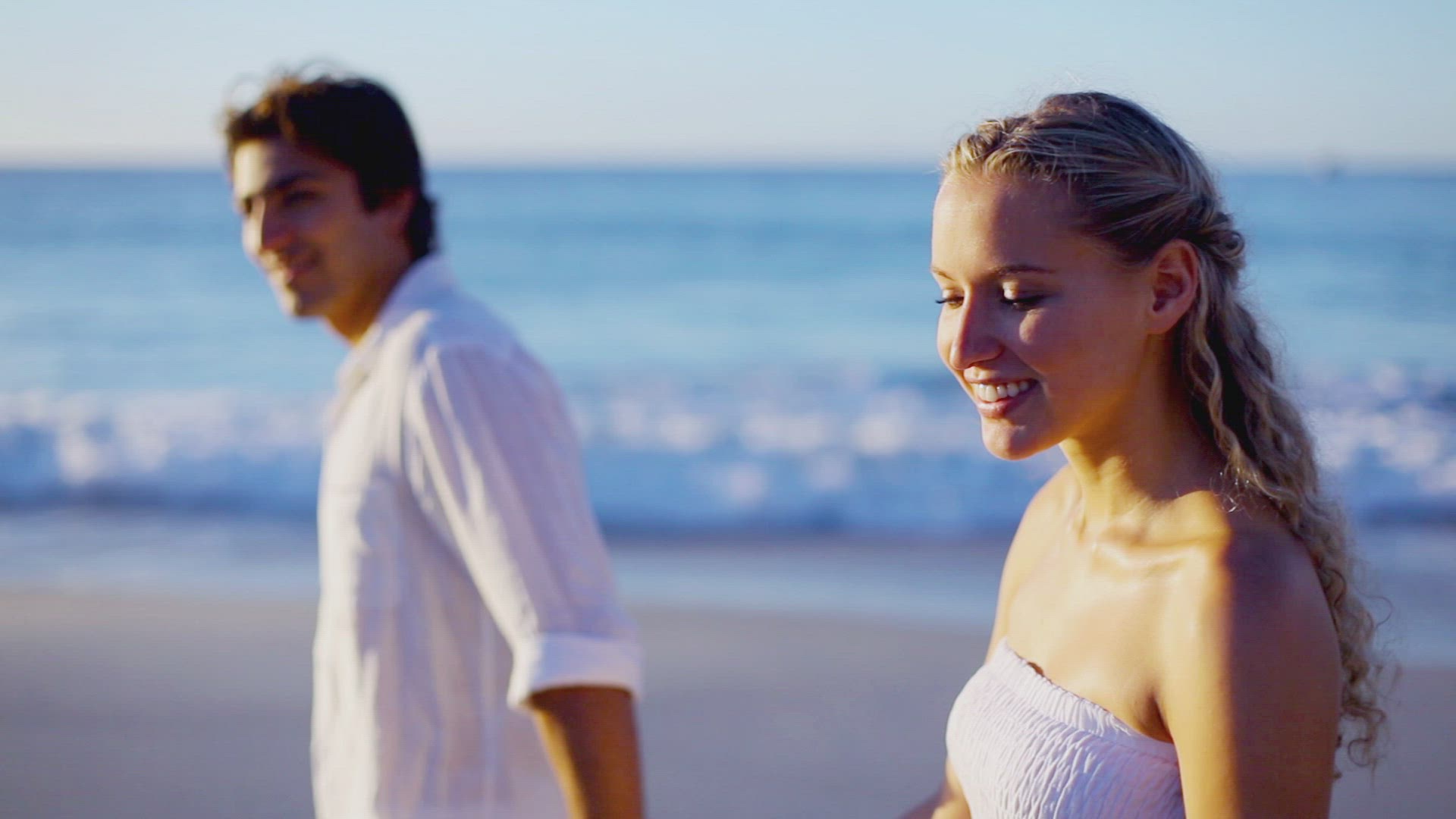 325683231 / Couple / Honeymoon / Beach