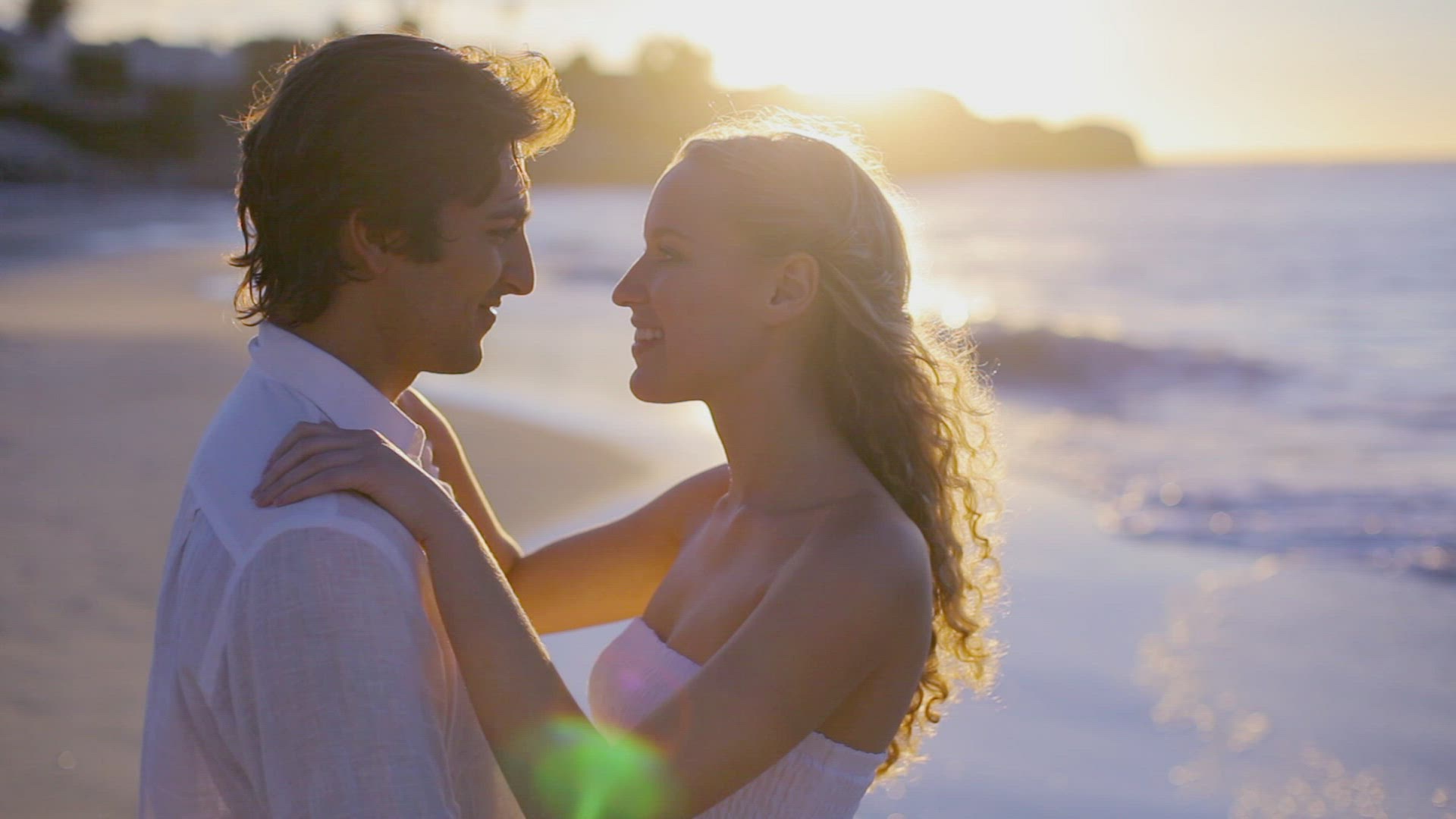 895100164 / Couple / Honeymoon / Beach