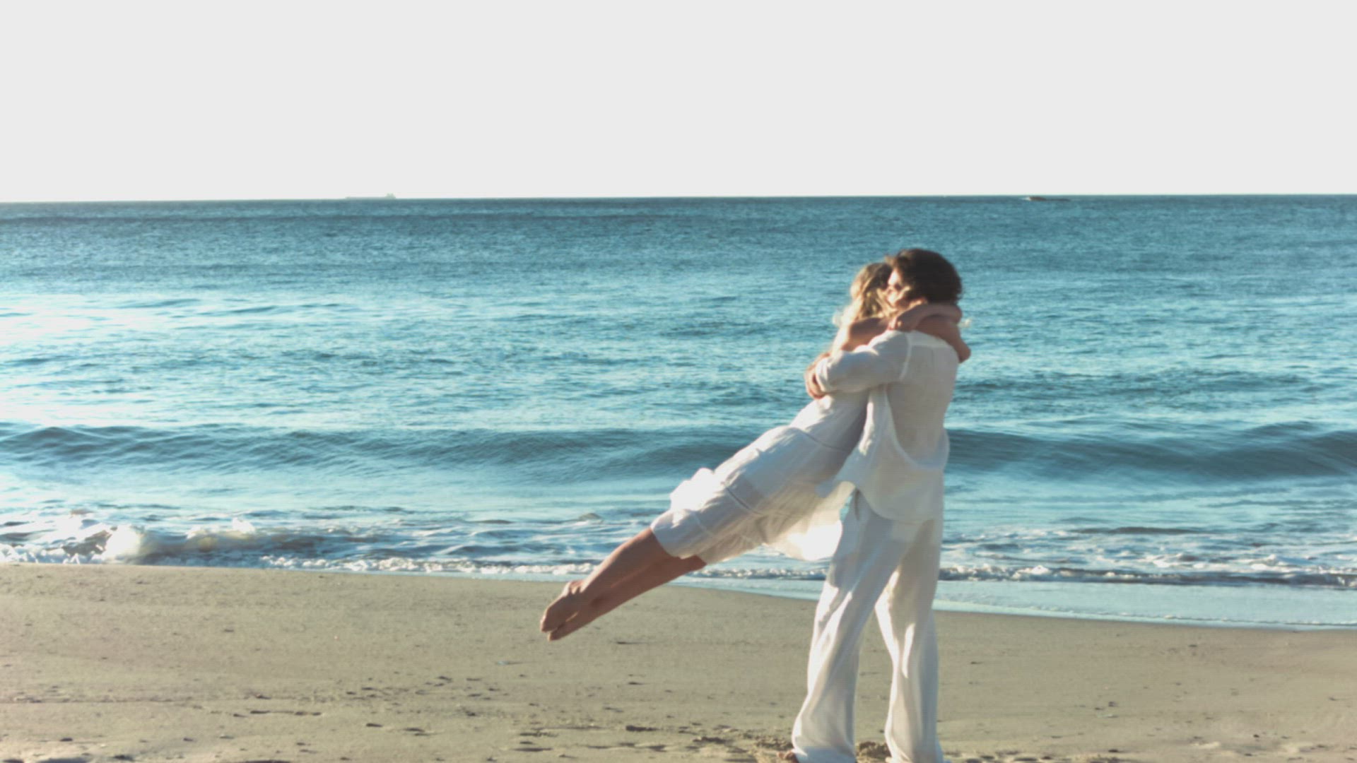 824542052 / Couple / Honeymoon / Beach