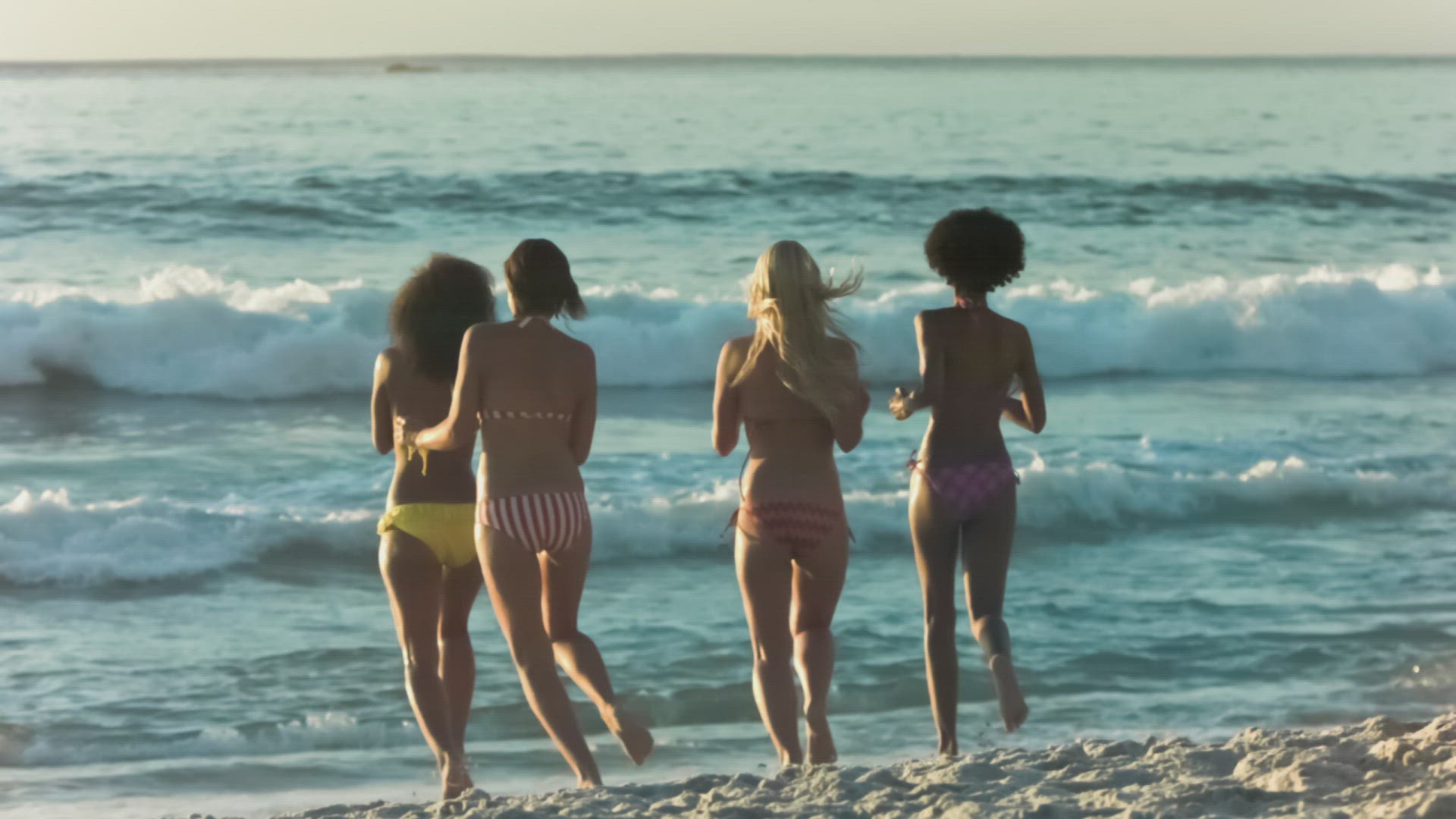 288712464 / Young Adult / Friendship / Swimwear