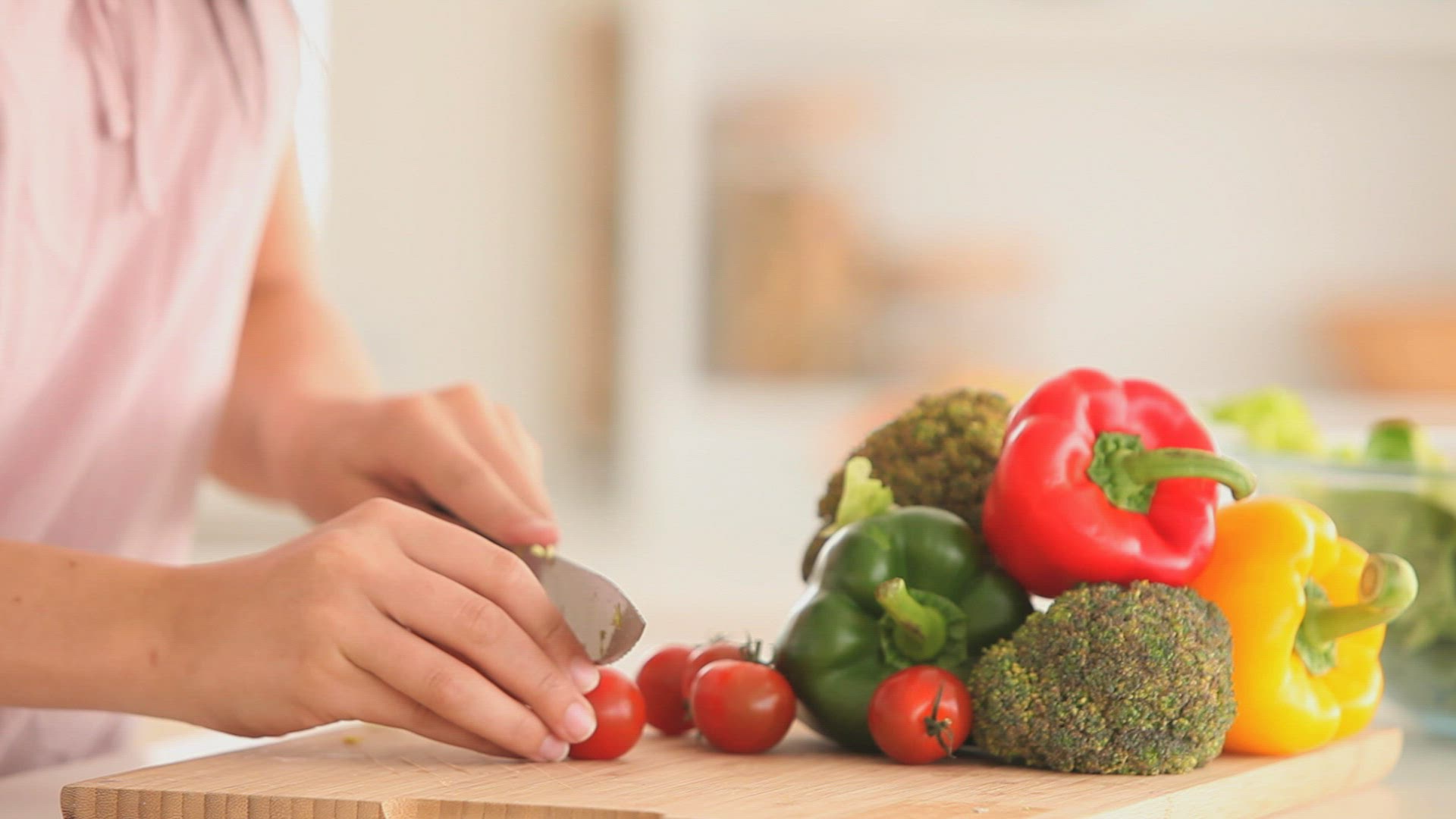 167104317 / Gourmet / Cooking / Slicing