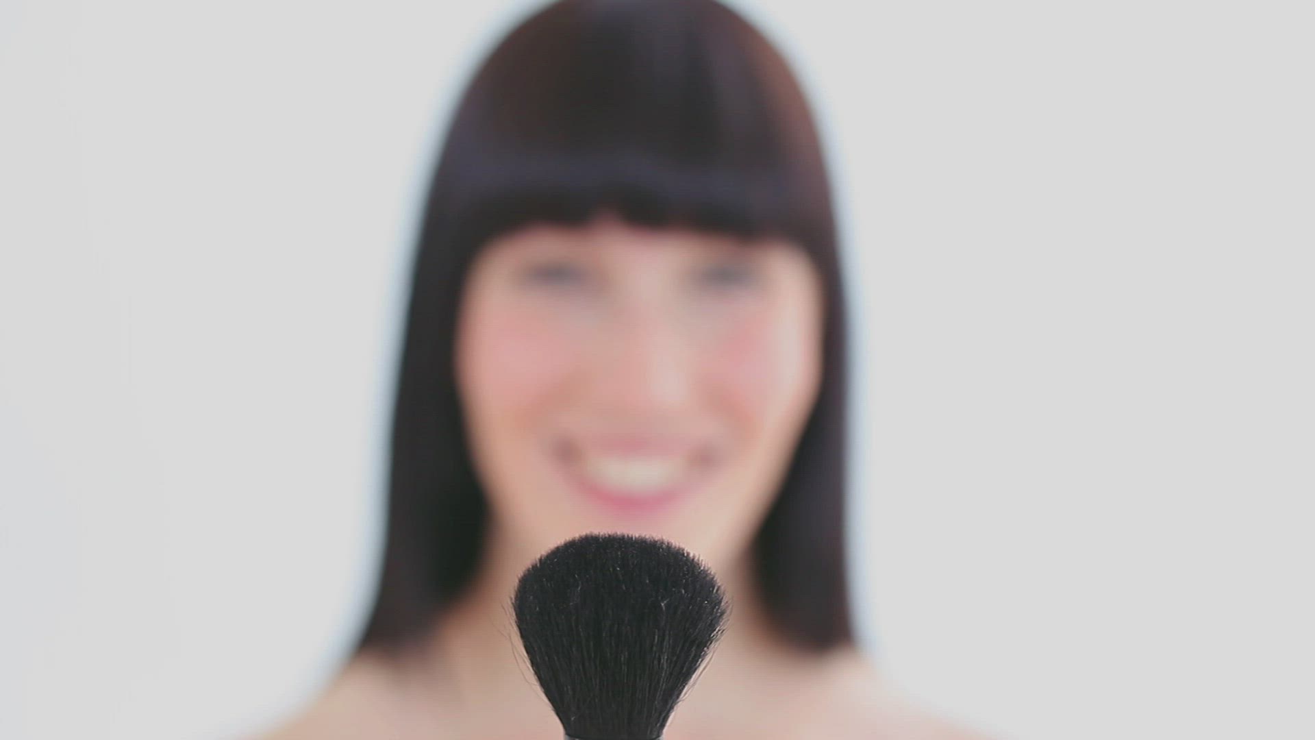 910238500 / Woman / Dark-haired / Cosmetics