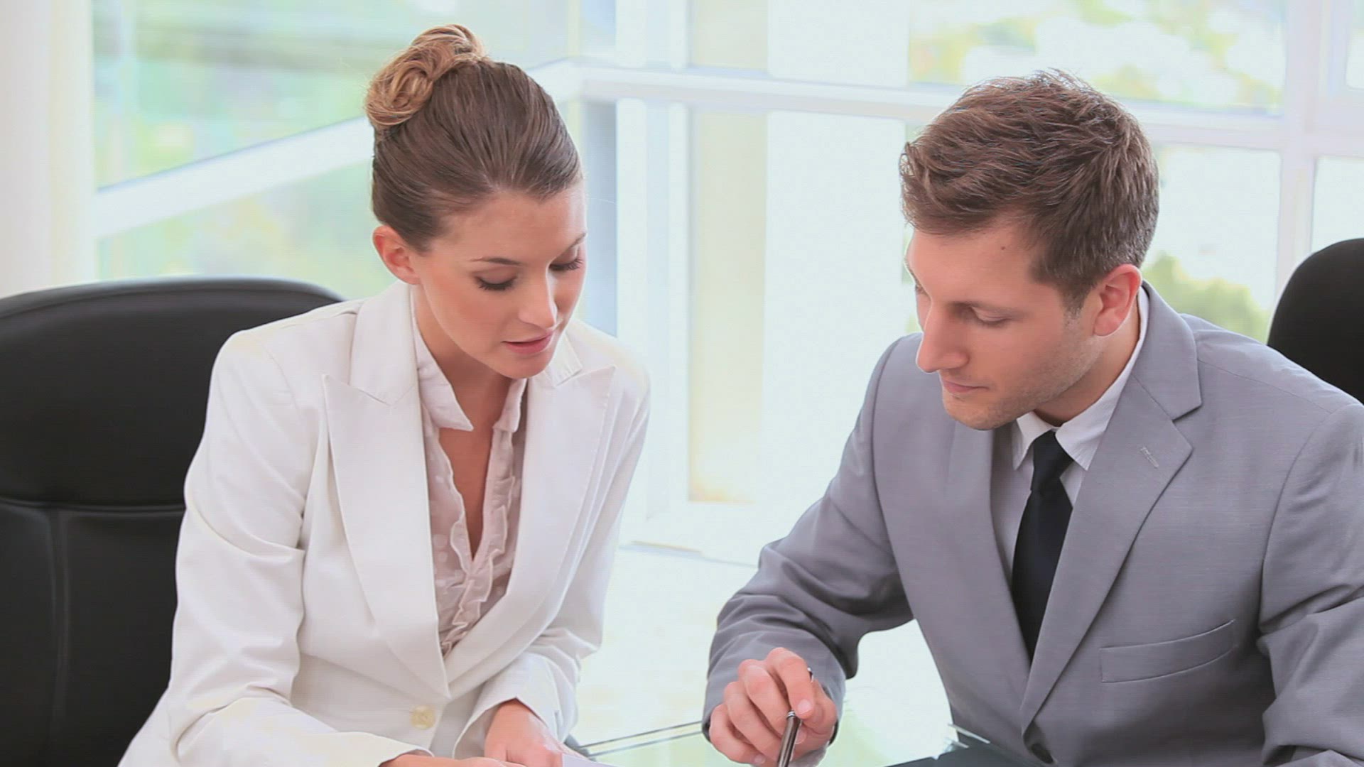 134206410 / Conversing / Businesswoman / Discussing