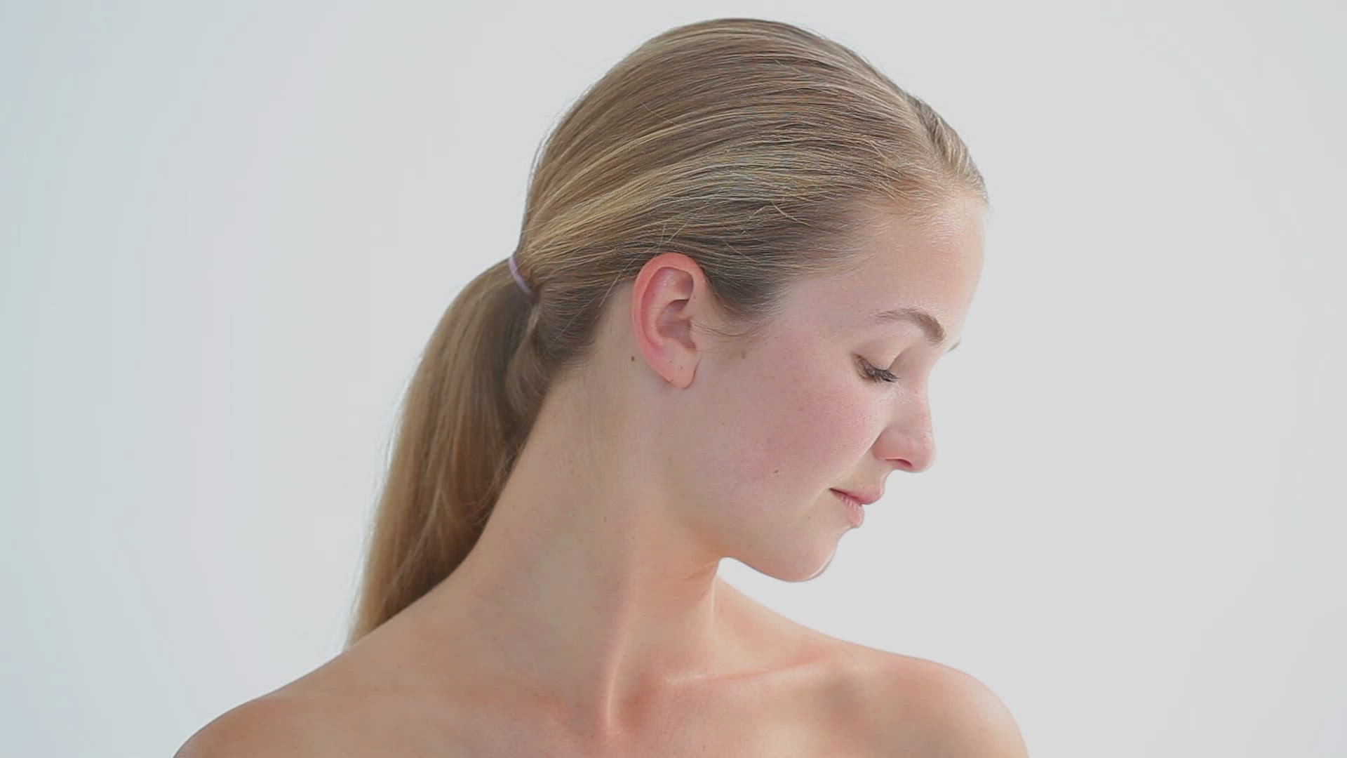 758413478 / Woman / Creaming / Facial Care