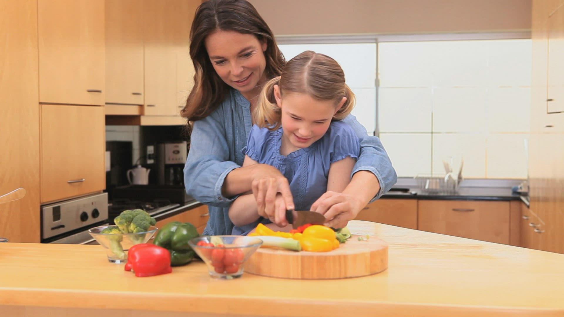 395038802 / Girl / Cooking / Preparing Food