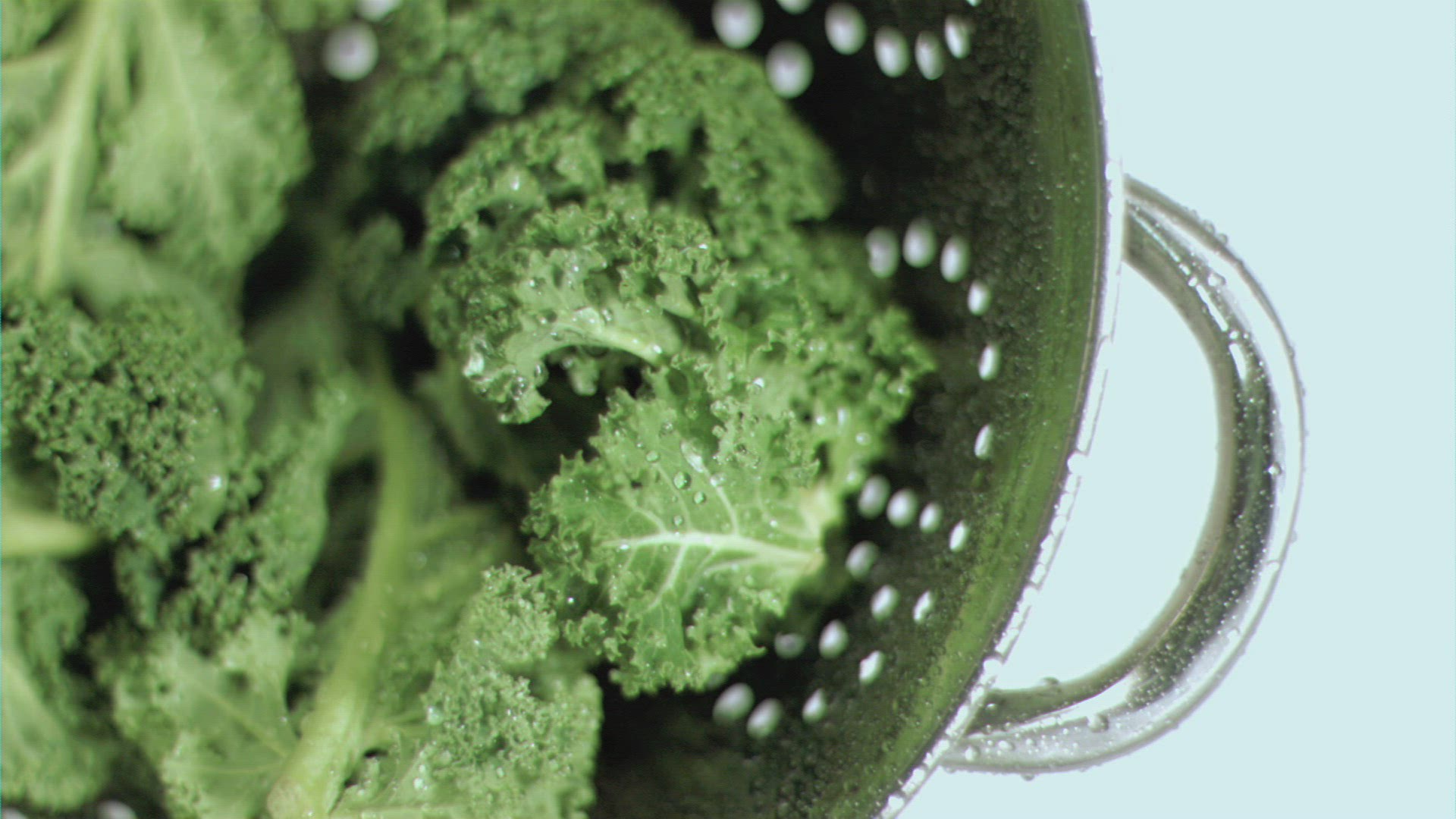 147983346 / Vegetables / Falling / Strainer