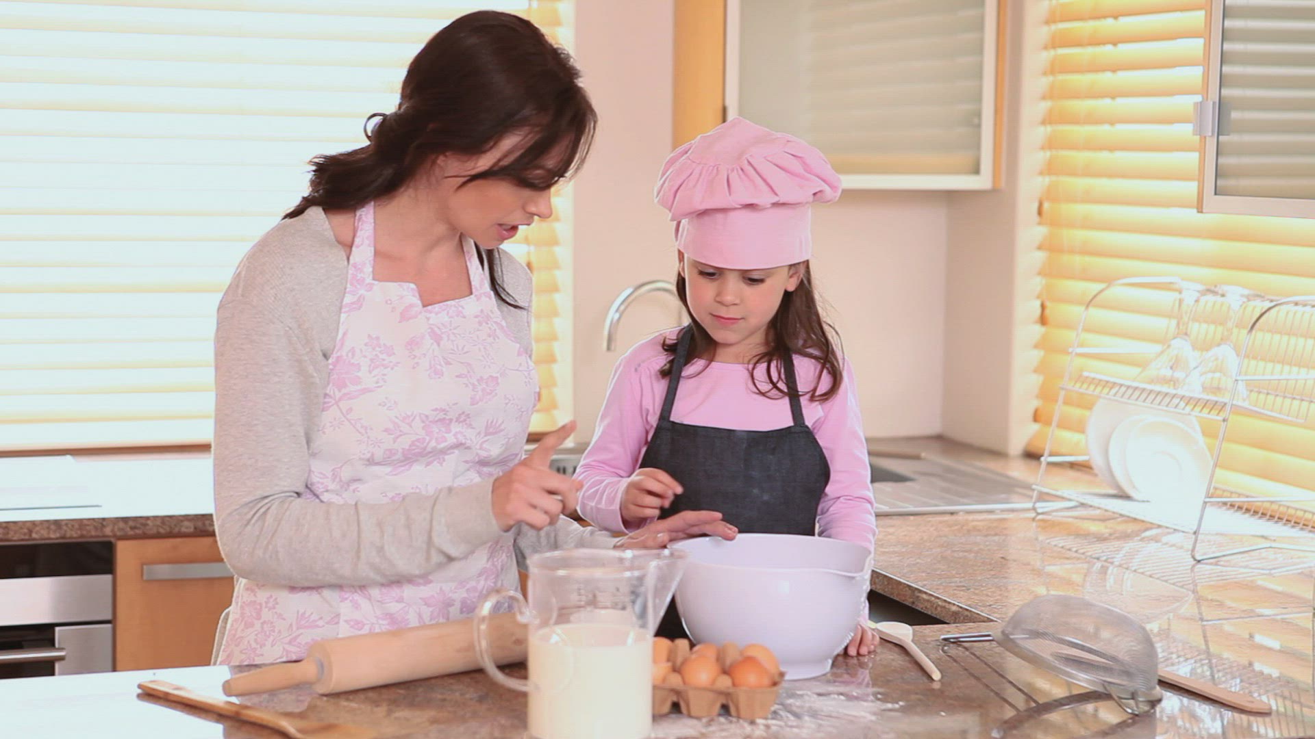 201415879 / Girl / Cooking / Preparing Food