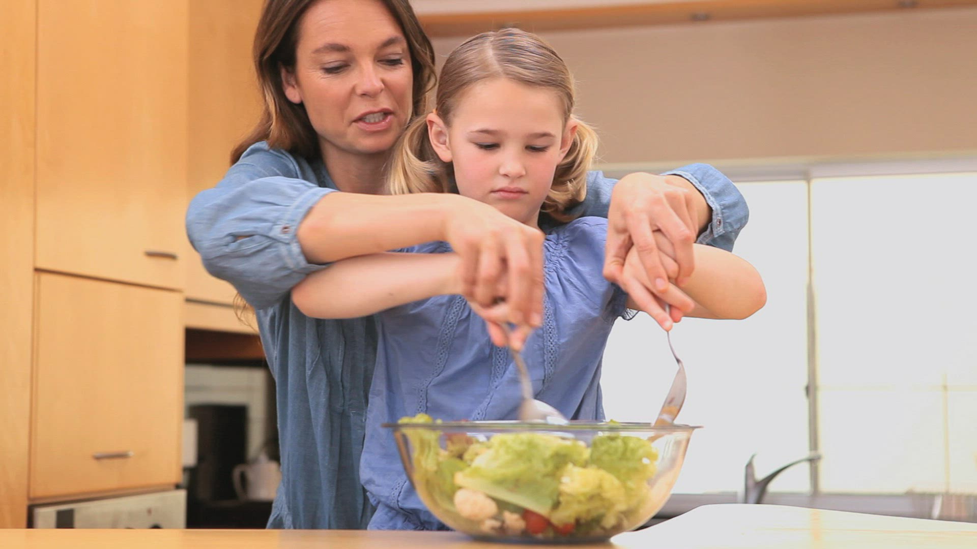 264418182 / Girl / Cooking / Preparing Food
