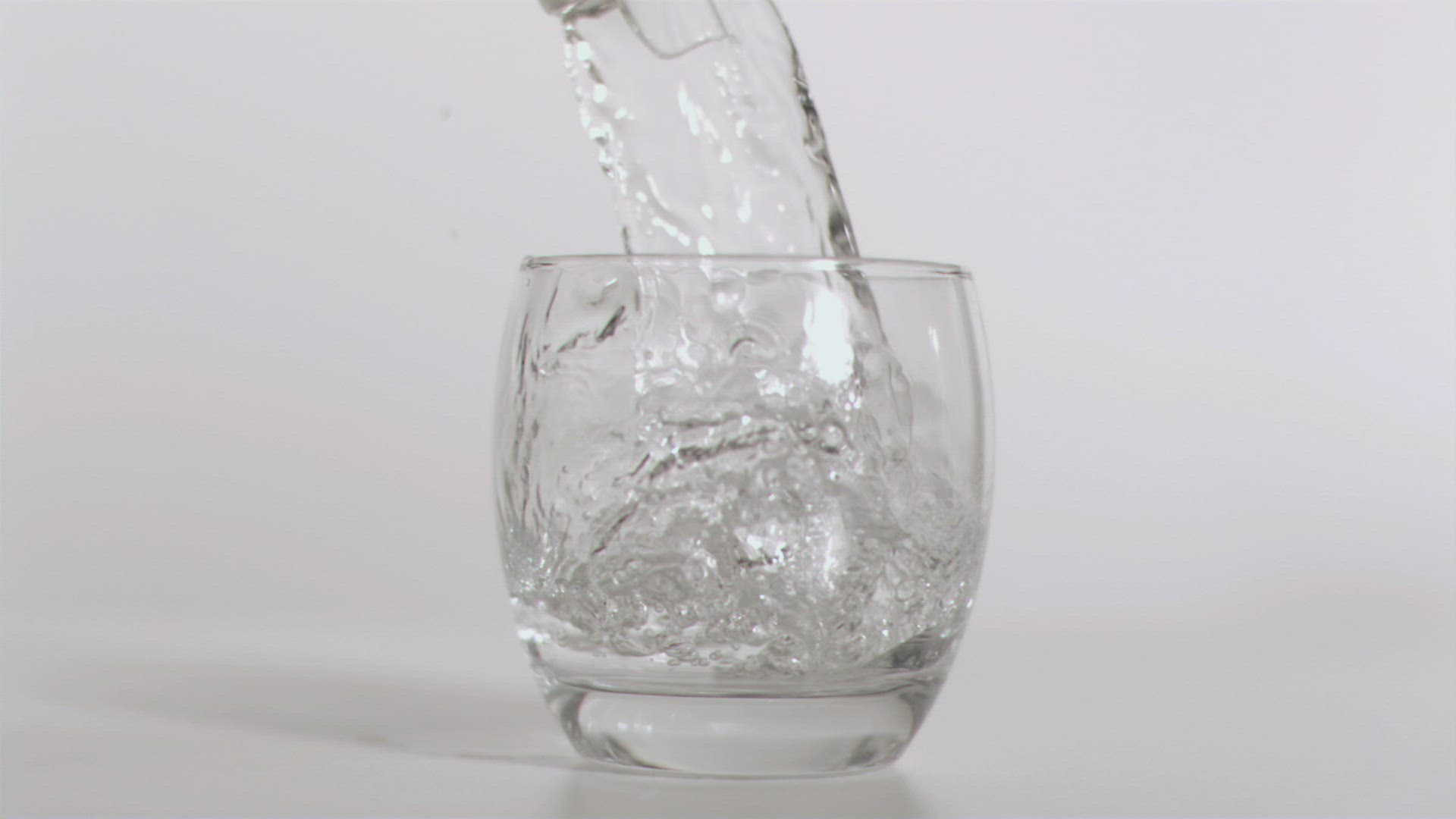 984025378 / Pouring In / Pouring Out / Pouring