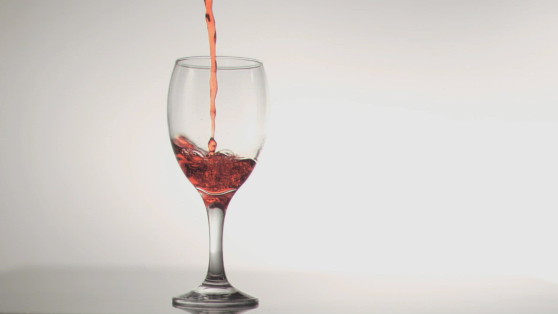 588383057 / Wine Glass / Filling / Pouring Out