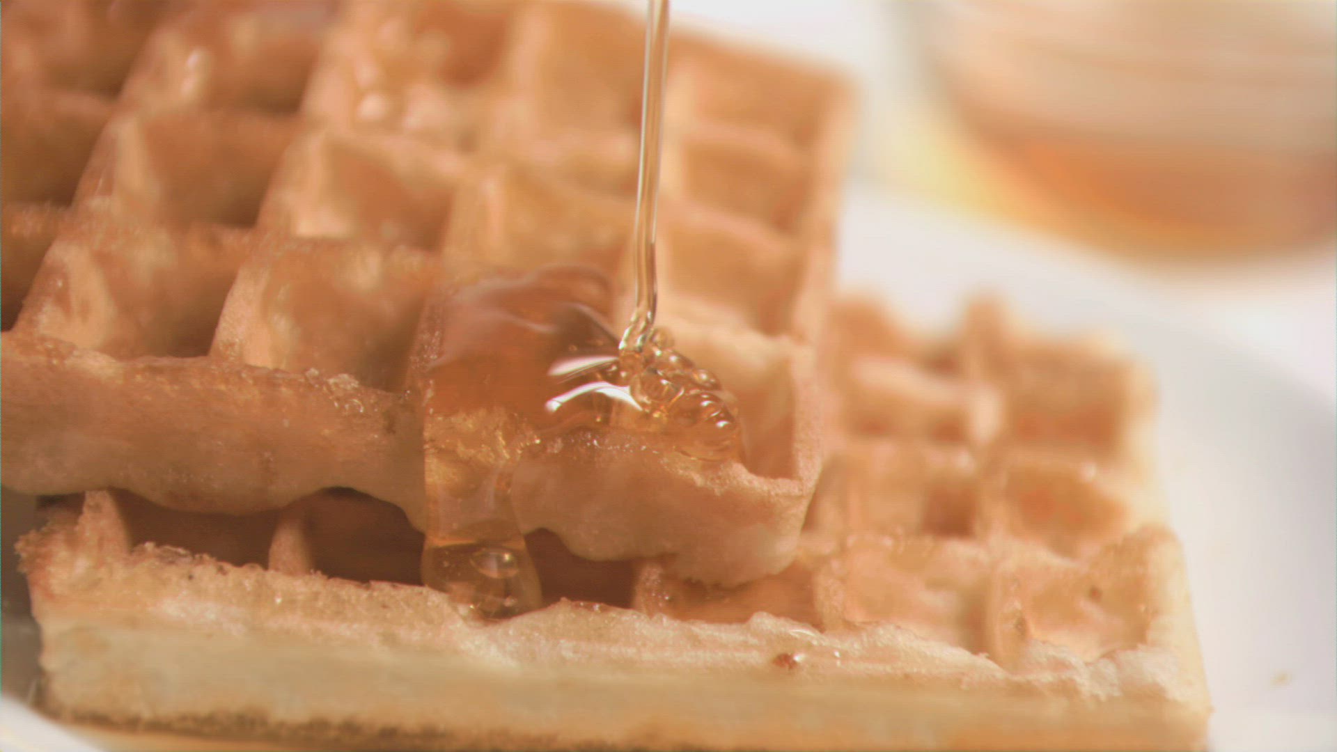 824586255 / Waffle / Maple Syrup / Flowing