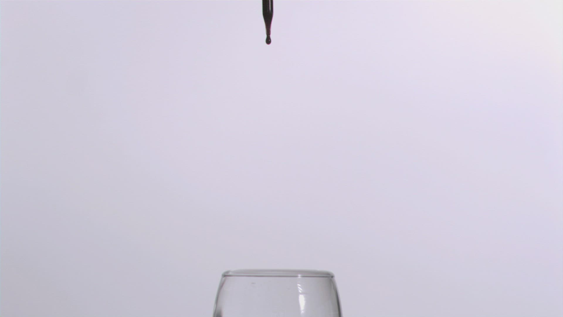 377951148 / Falling / Glass / Drinking vessels