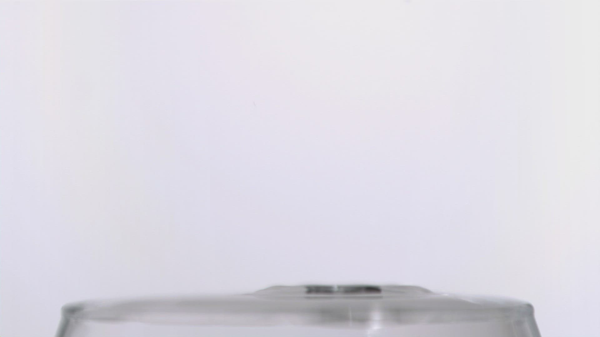 870187285 / Falling / Glass / Drinking vessels