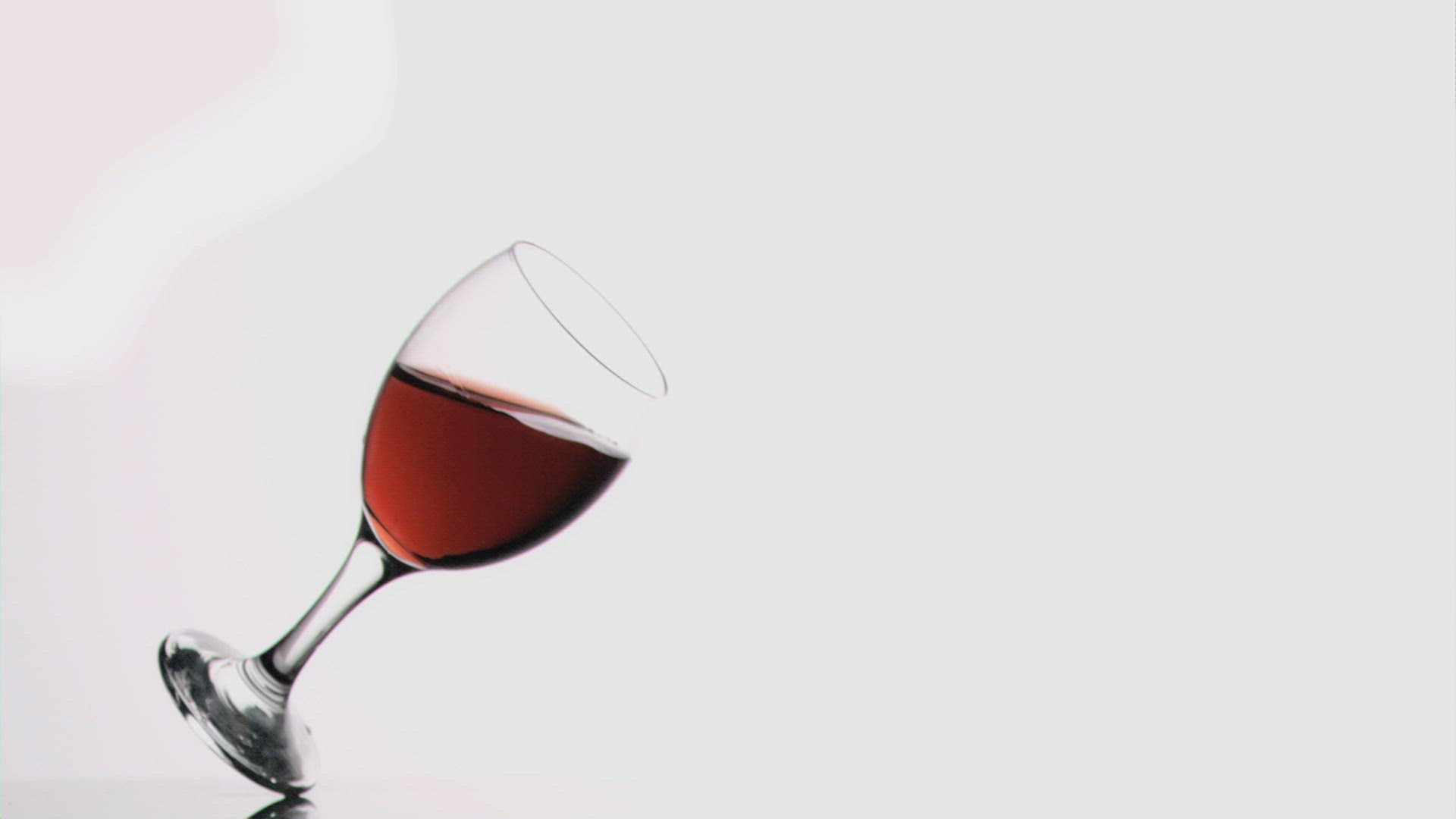 471599991 / Wine Glass / Falling Over / Spilling Out