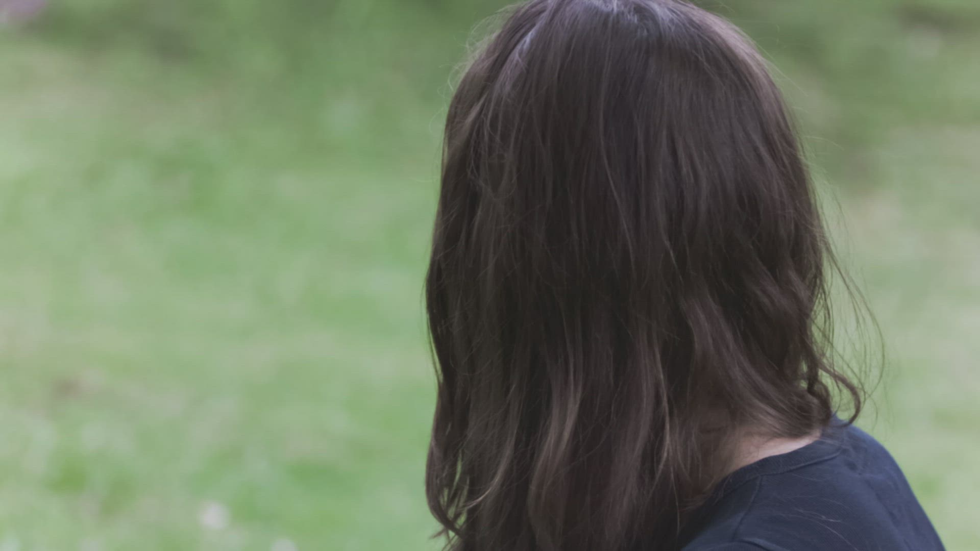 466050557 / Woman / Brown-Haired