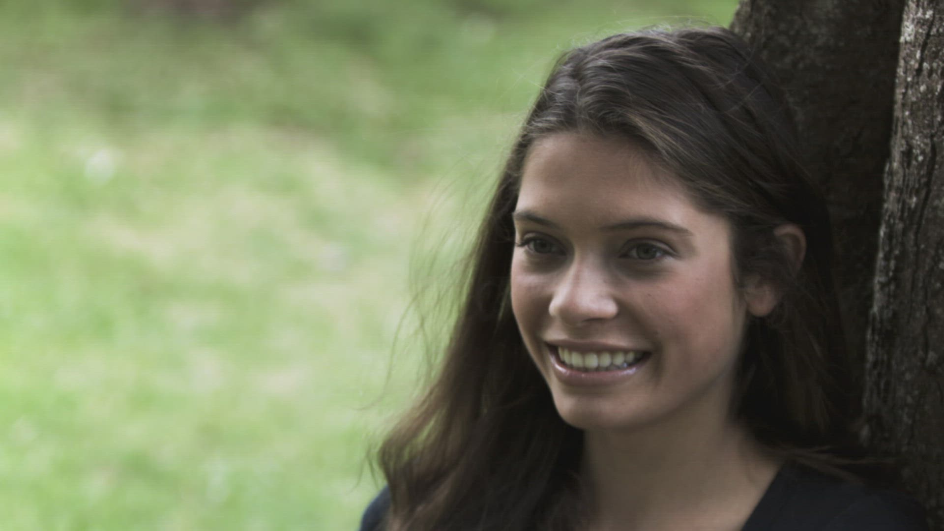 484431018 / Woman / Brown-Haired