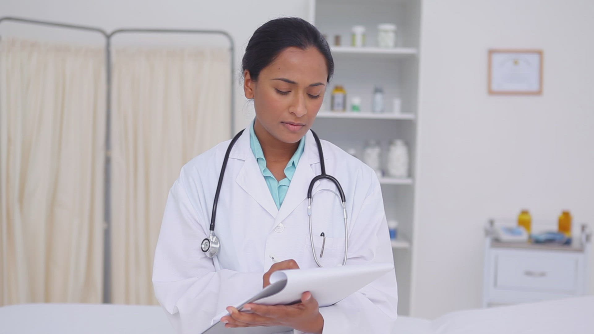 346870523 / Doctor / Looking at Camera / Expertise