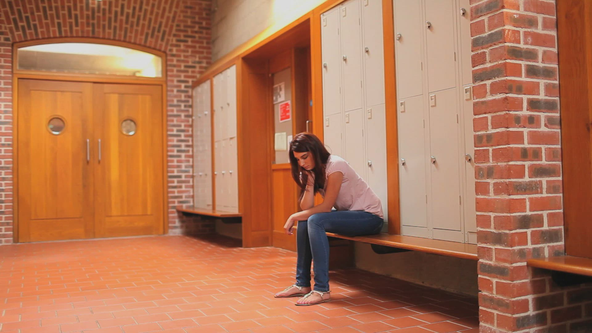 444174524 / Student / Friendship / Hallway / College