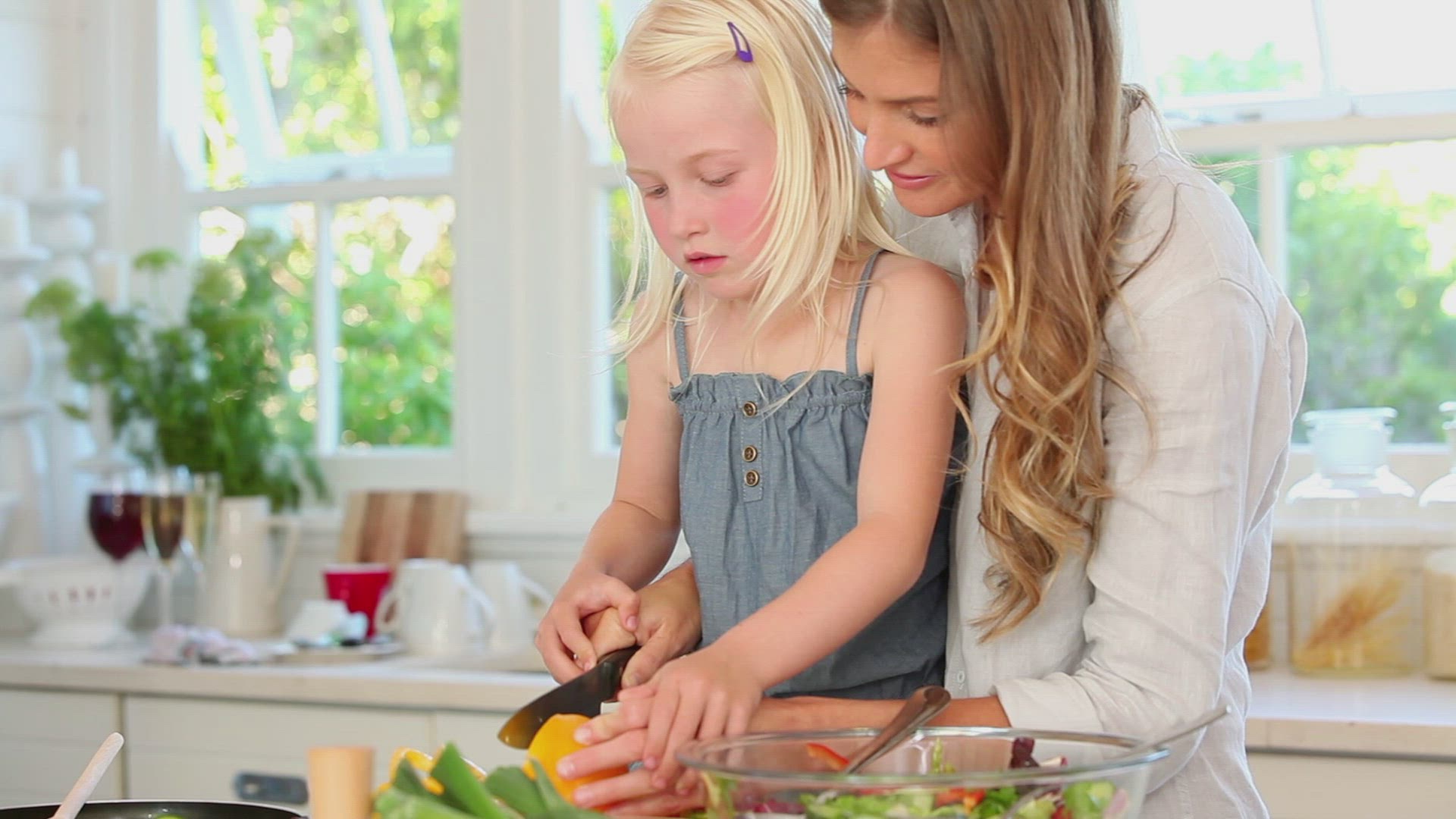 758805015 / Girl / Family / Preparing Food 758805015 / Girl / Family / Preparing Food